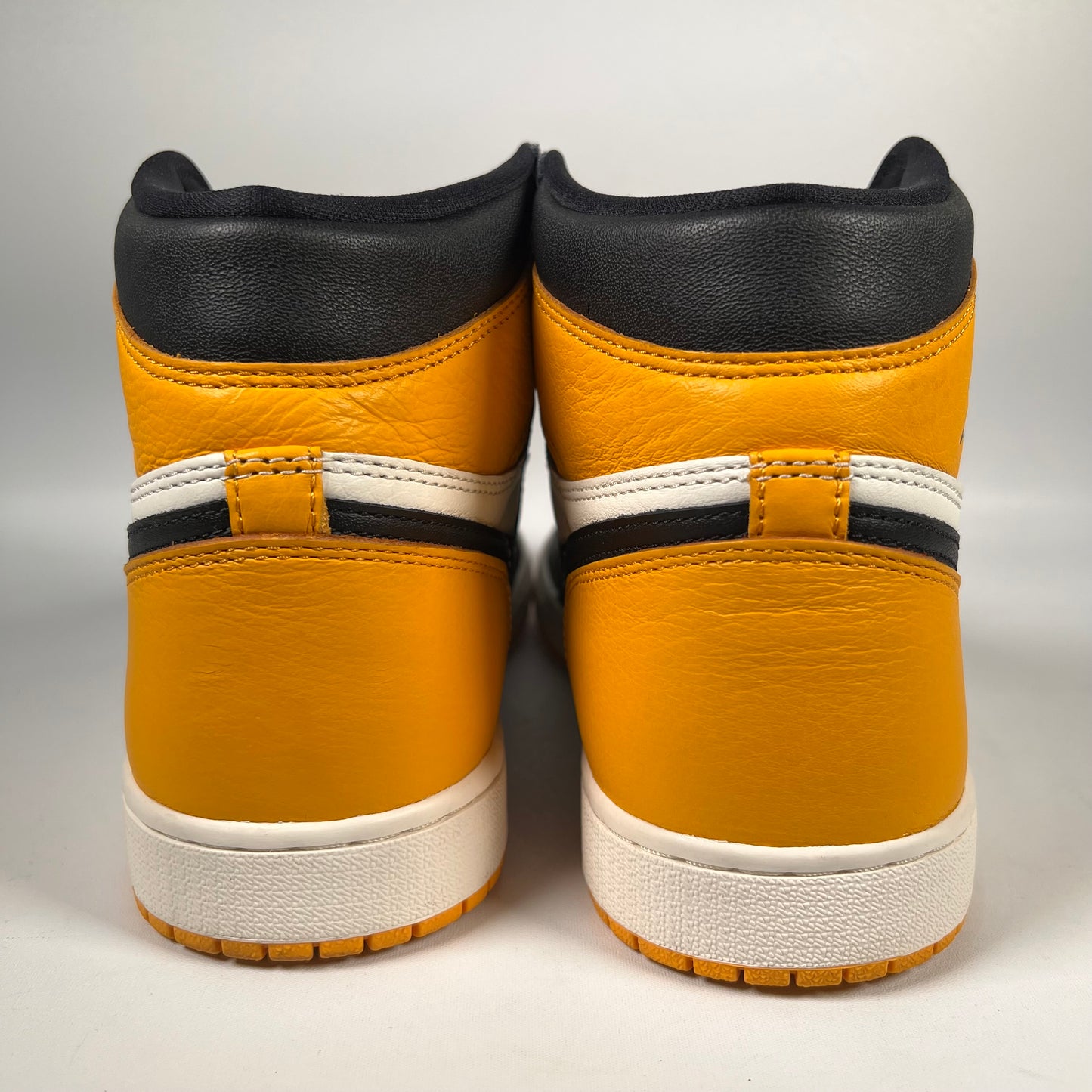 Jordan 1 High Taxi (2022) Size 11 USED s19689