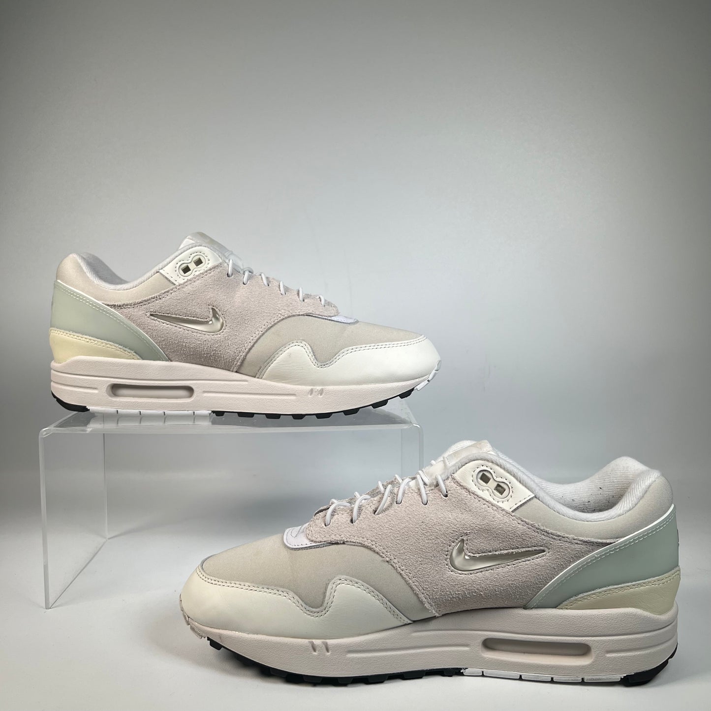 Nike Air Max 1 Hangul Day (2022) Size 9.5 USED s21926