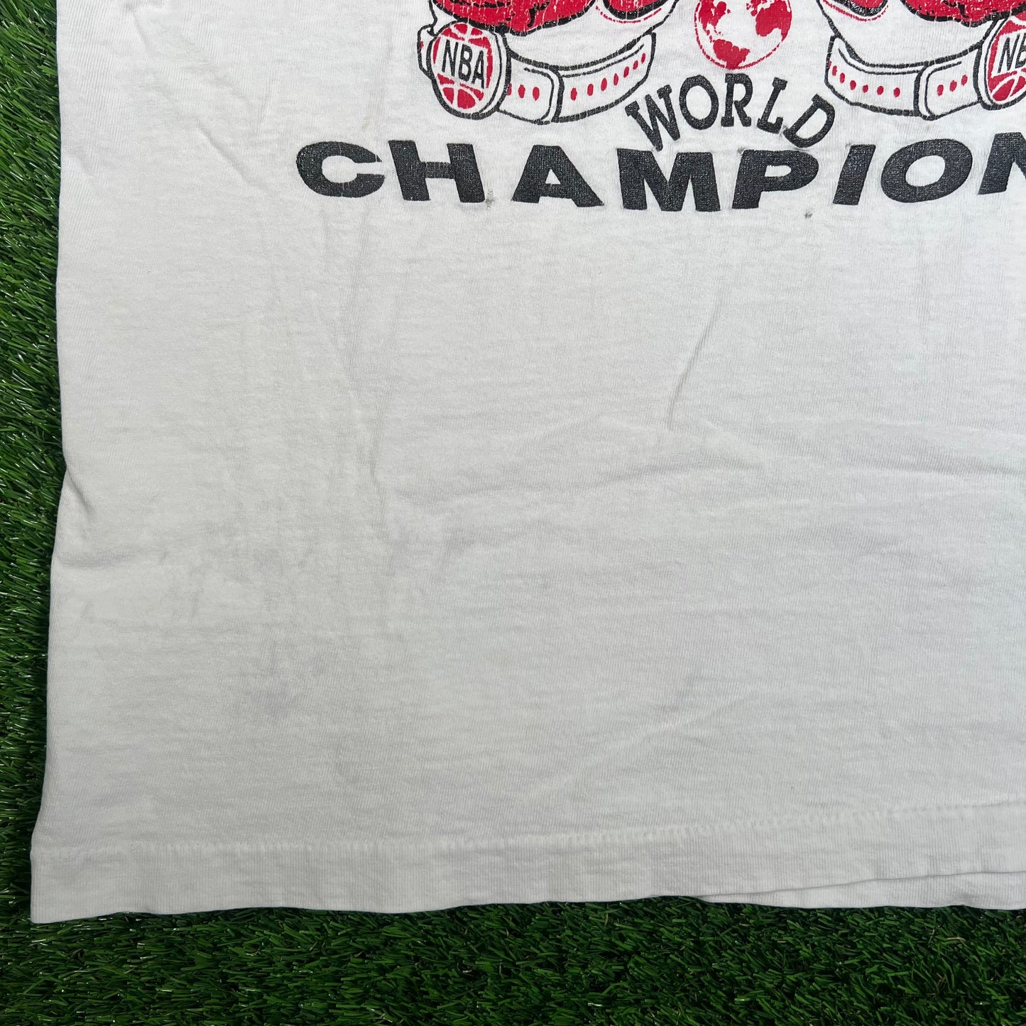 1992 Chicago Bulls White Back 2 Back Champos Tee Size Large USED v18230