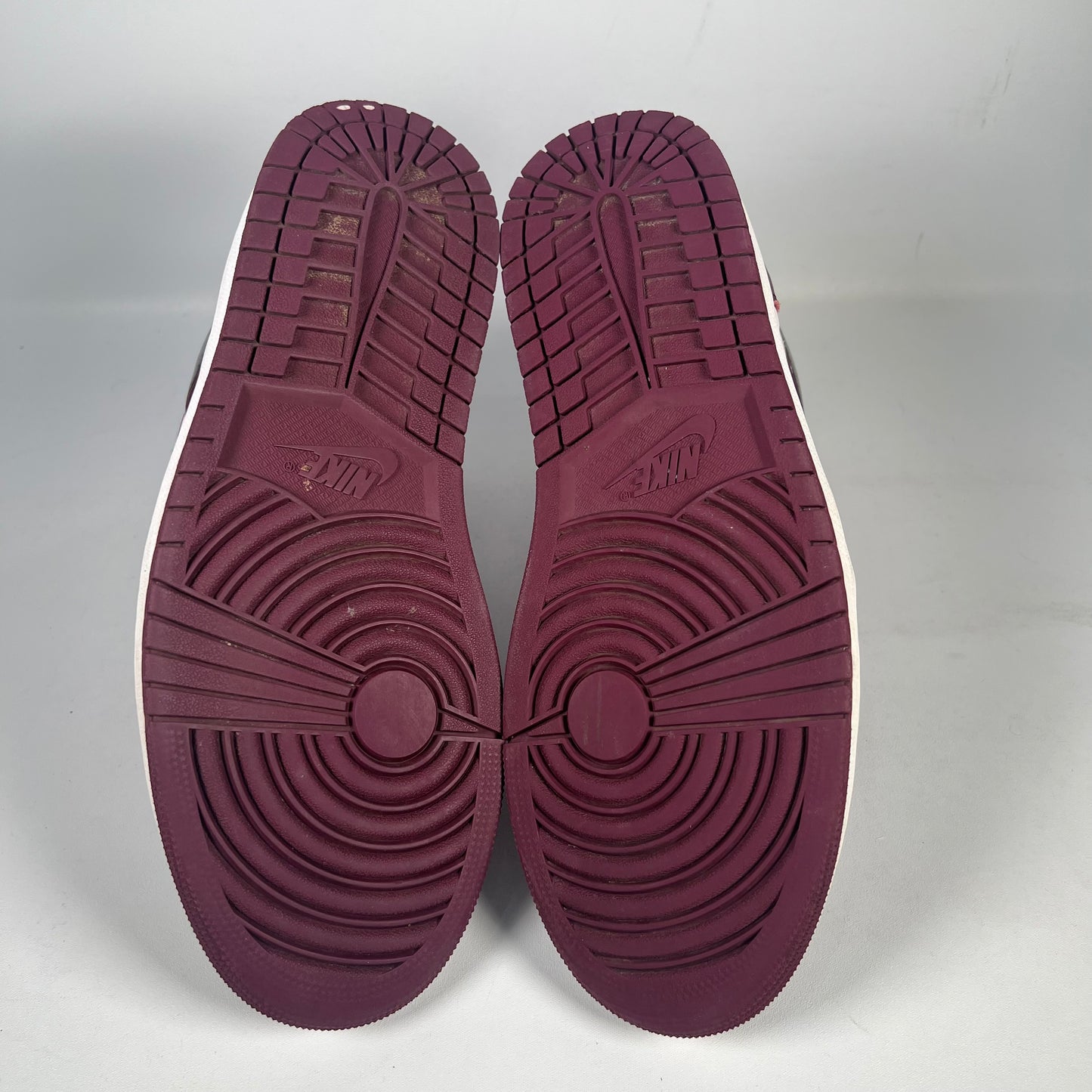 Jordan 1 Bordeaux Size 10 USED s17302
