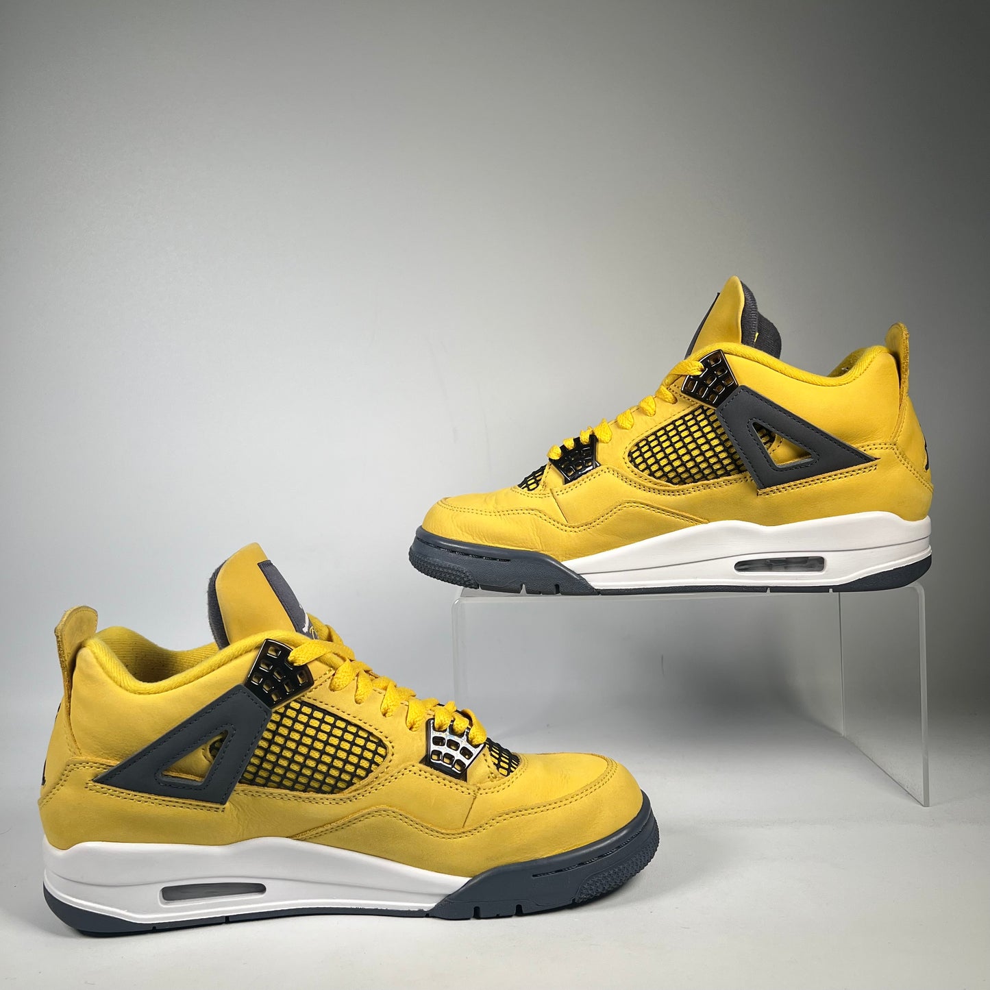 Jordan 4 Lightning (2021) Size 8.5 USED s21091