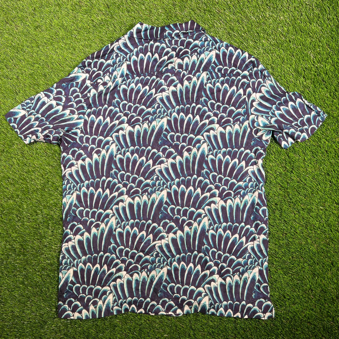 Ed Hardy Feather AOP Short Sleeve Button Down Size Small USED v17450