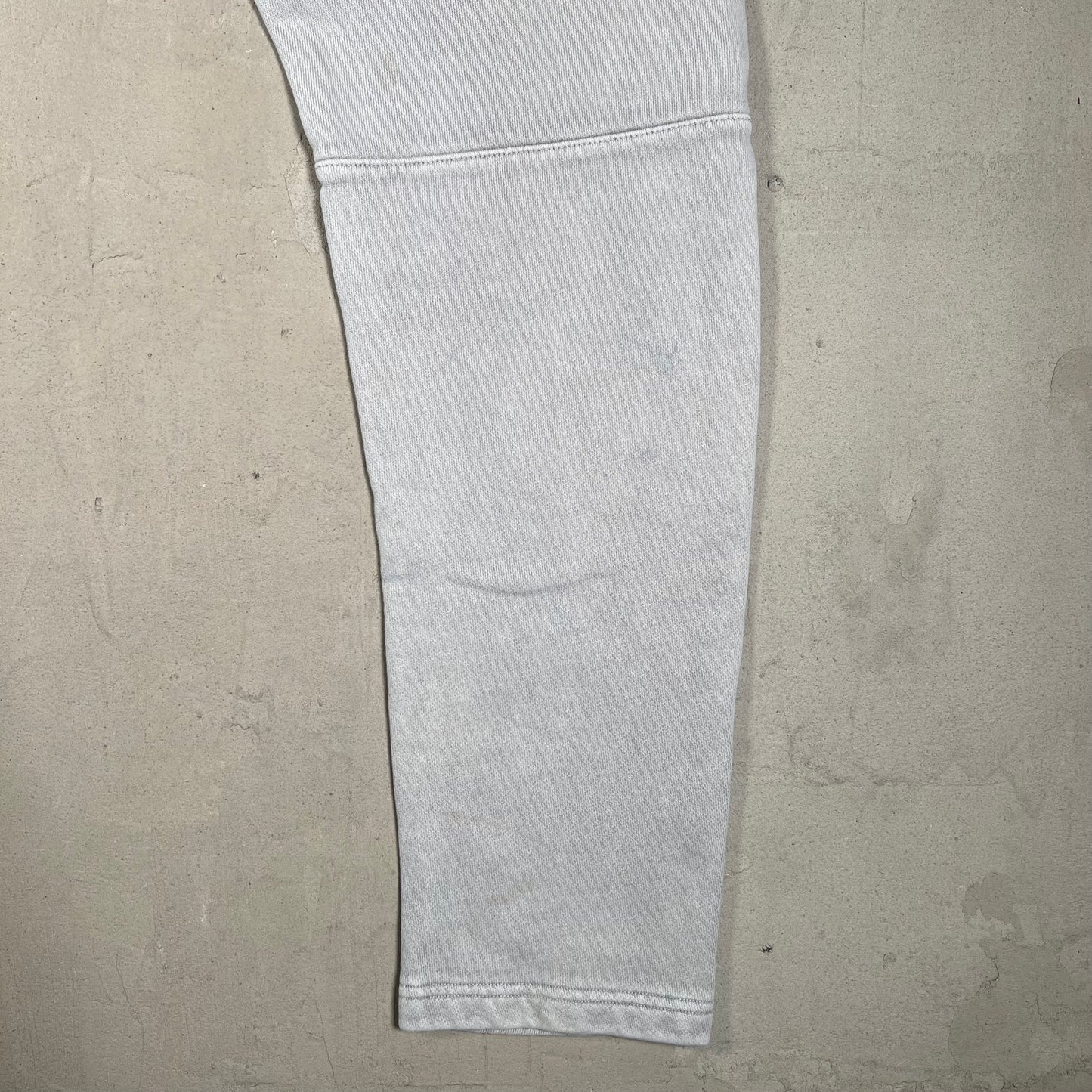 Kith Light Grey Sweatpants Size Medium USED x17523