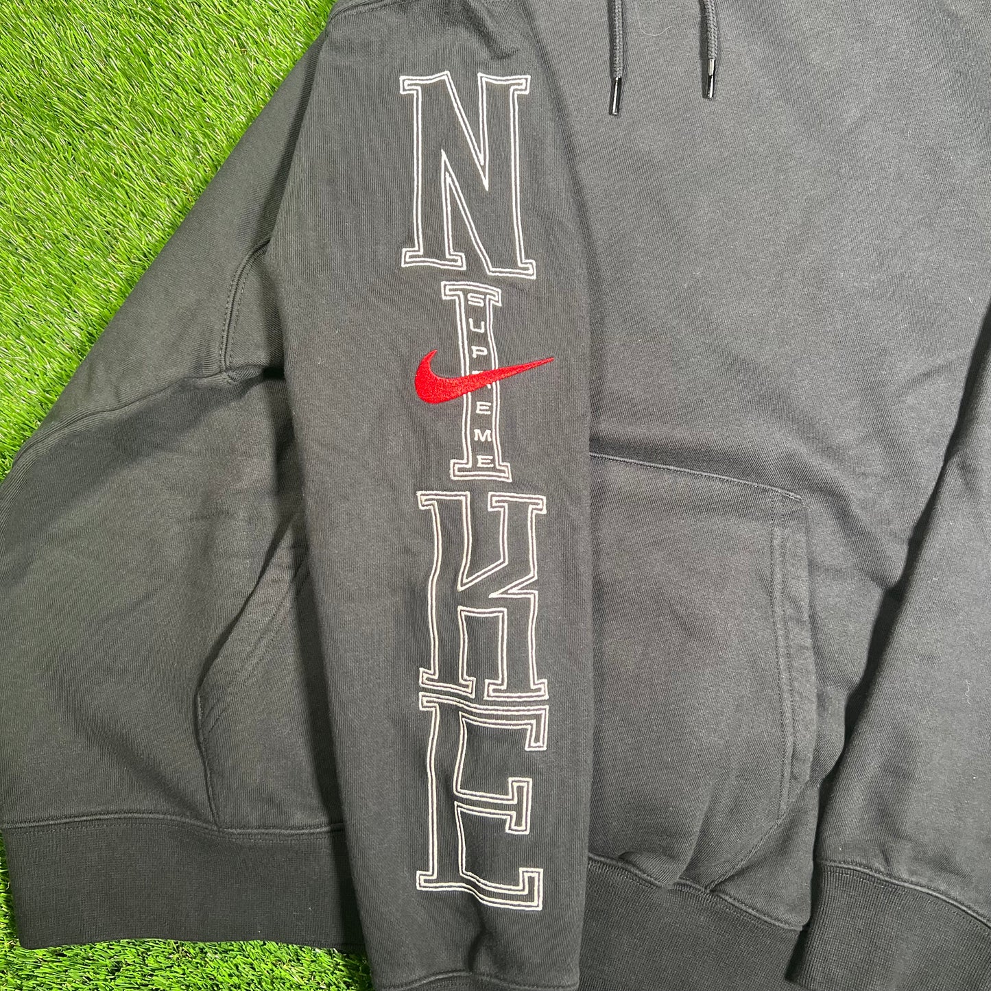 Supreme Nike Black Hoodie (2024) Size Large NEW x15931