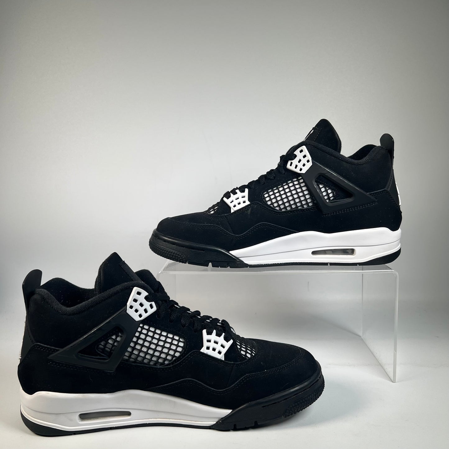 Jordan 4 White Thunder (2024) Size 8.5 USED s22021