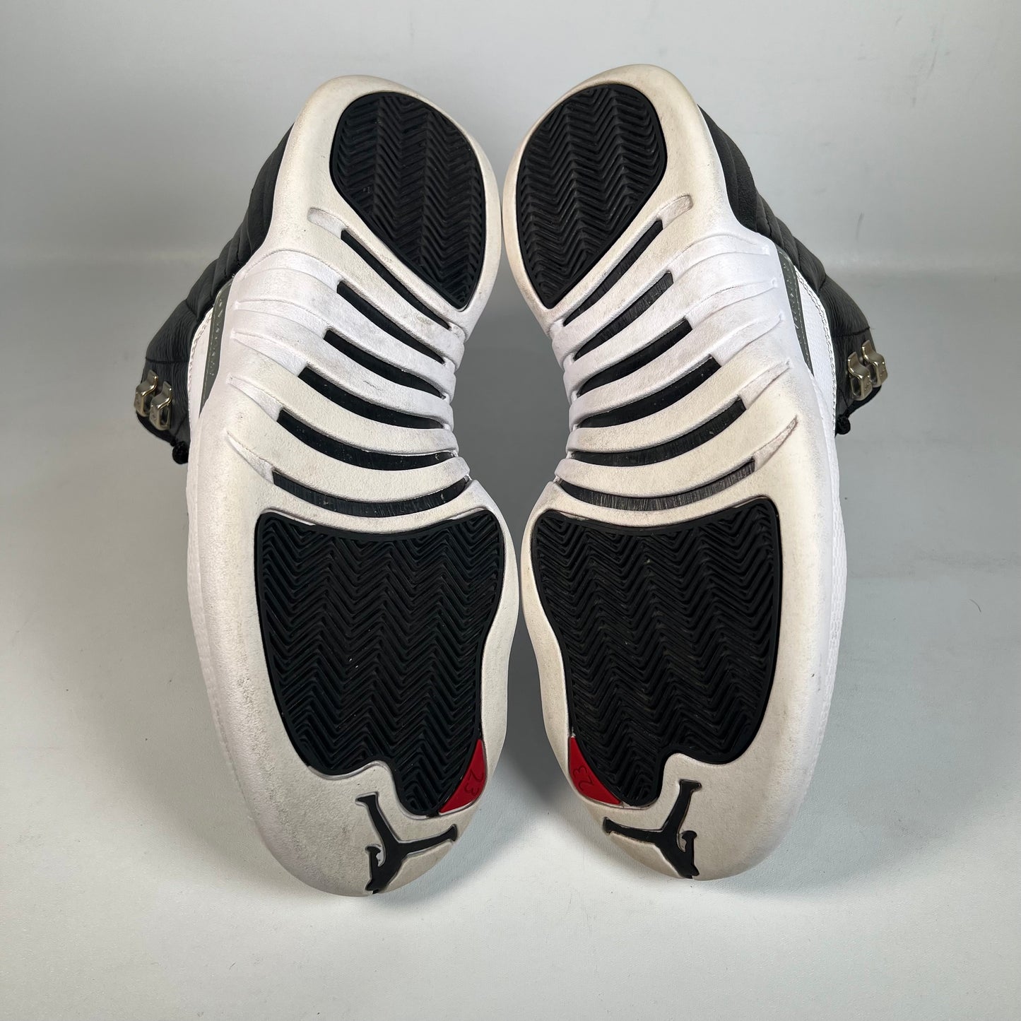 Jordan 12 Playoffs (2022) Size 9 USED s22289