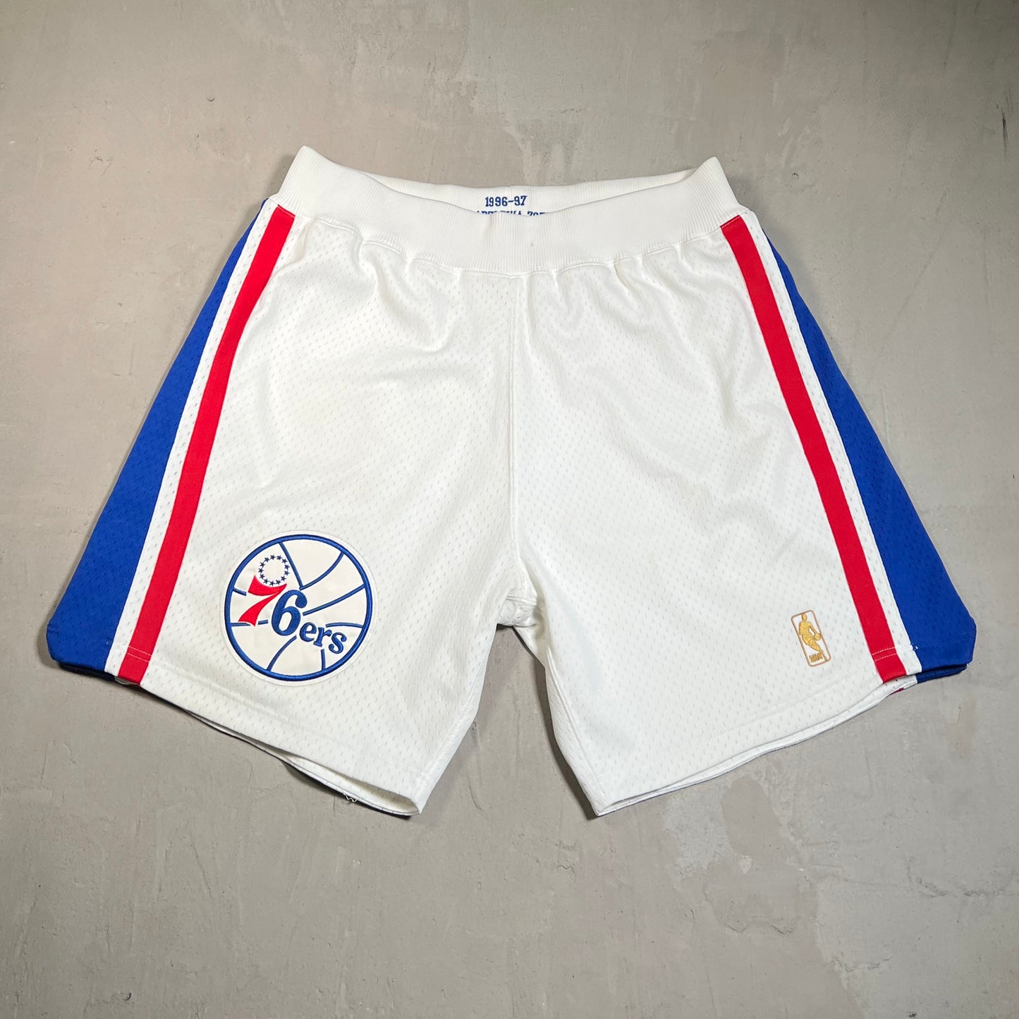 Philadelphia 76ers Mitchell & Ness White Shorts Size XL USED v19554