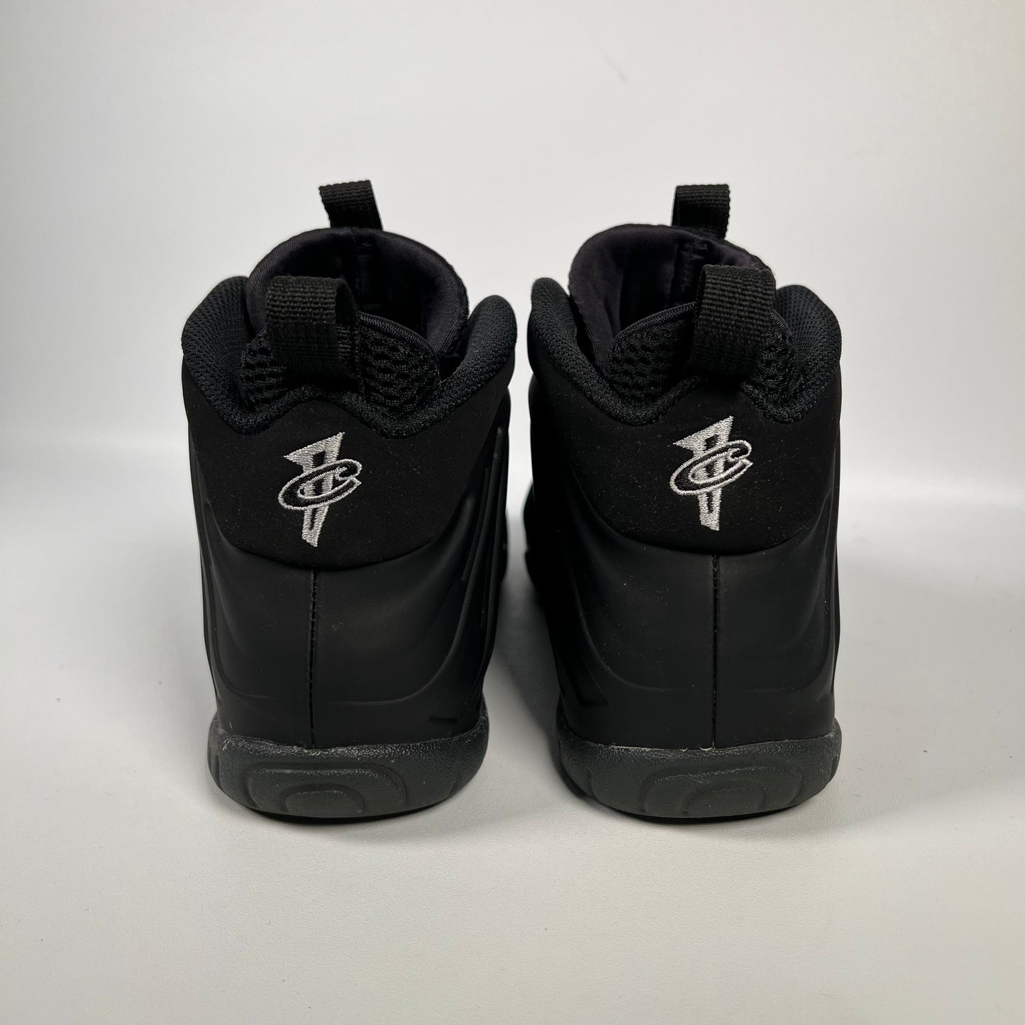 Nike Foamposite Anthracite (2020) Size 5.5y USED s17868