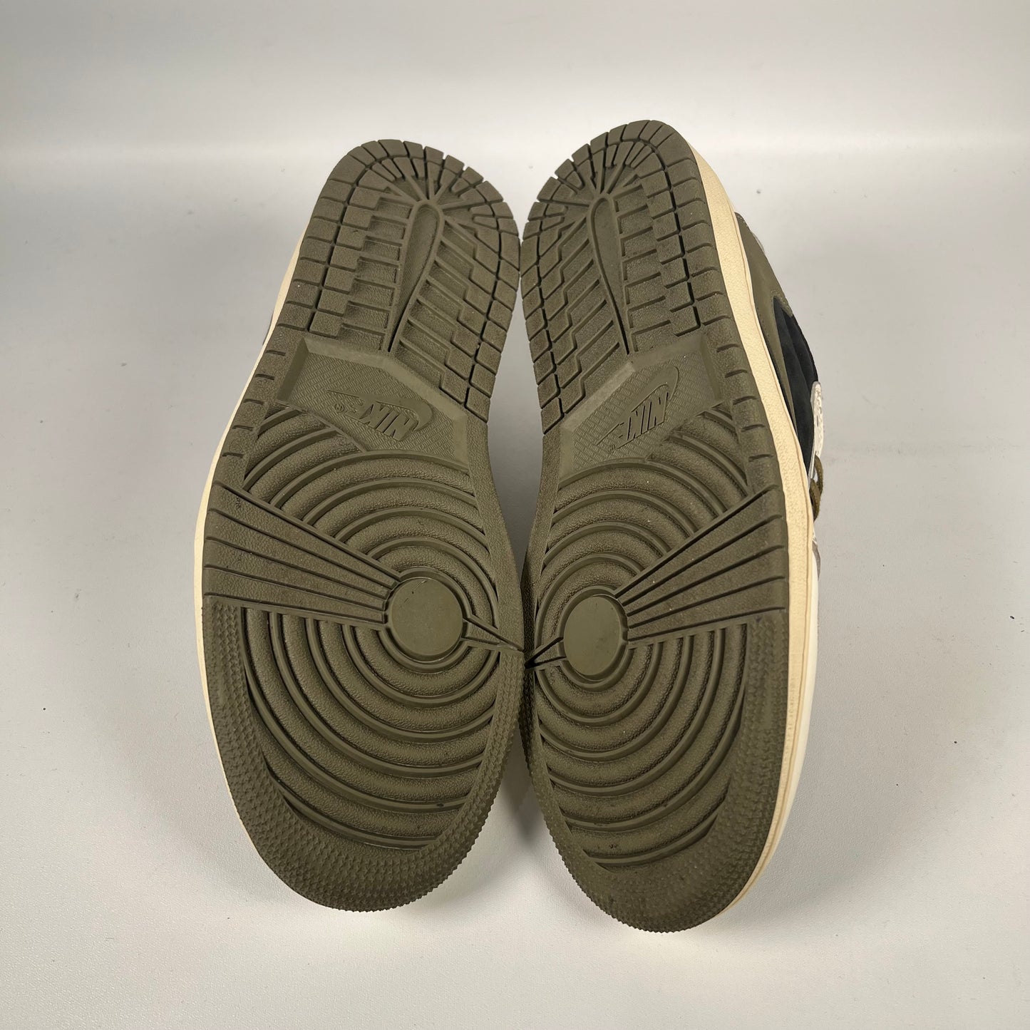 Jordan 1 Low Travis Scott Olive Size 8m/9.5w USED s13819
