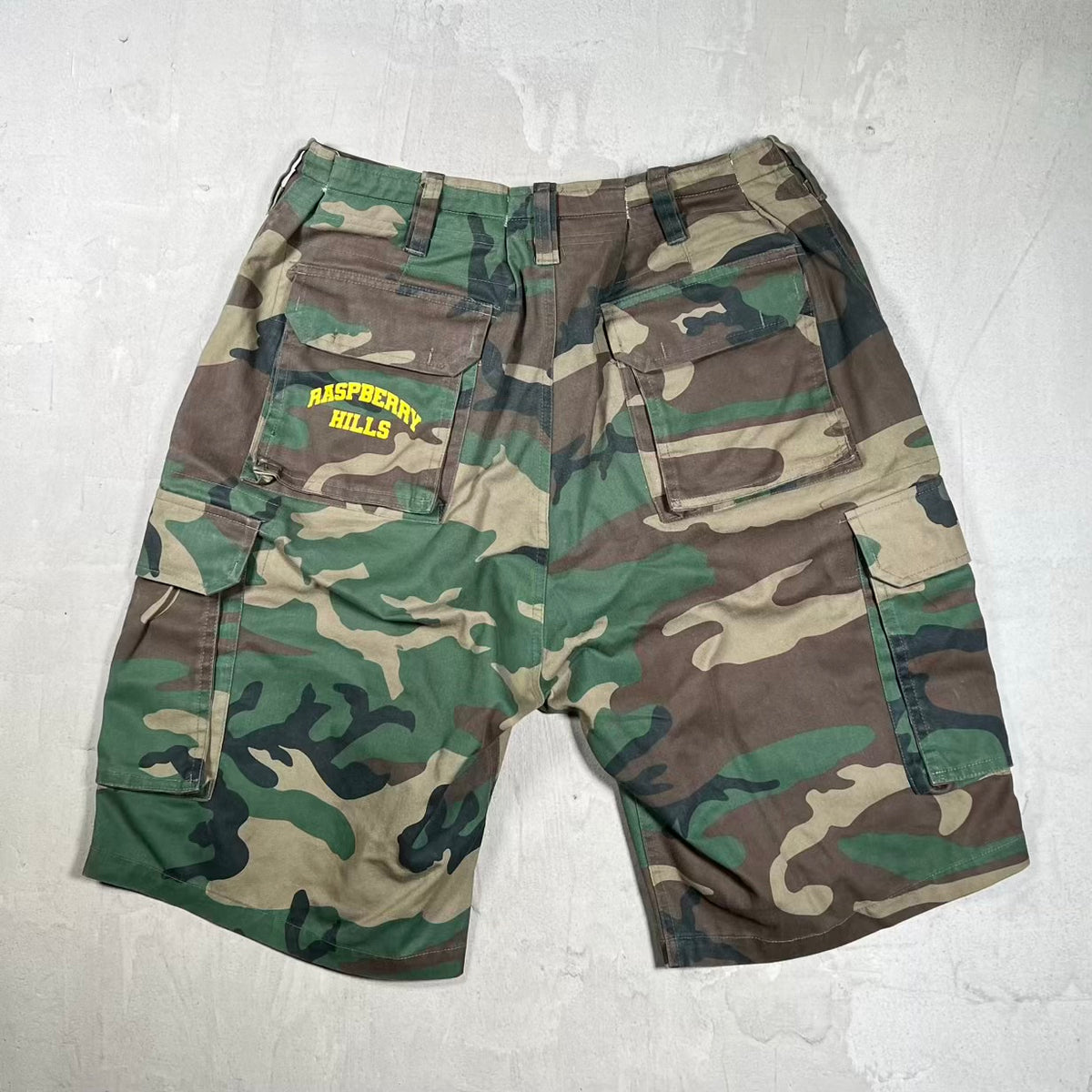GV Gallery Raspberry Hills Camo Yellow Logoi Shorts Size Large USED x18198