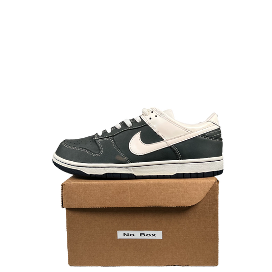 Nike SB Dunk Low Sole Collector Yankees (2005) (16 of 226) Size 8 USED s478