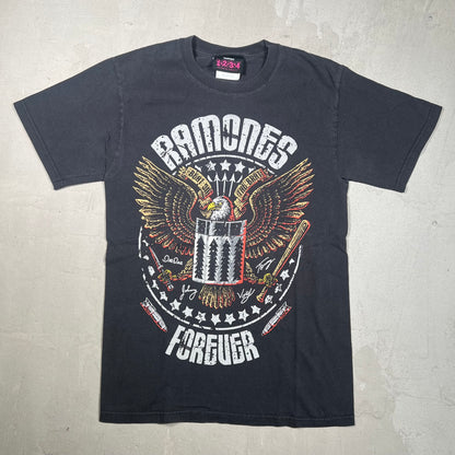 2010 Ramones Forever Black Tee Size Small USED v19307