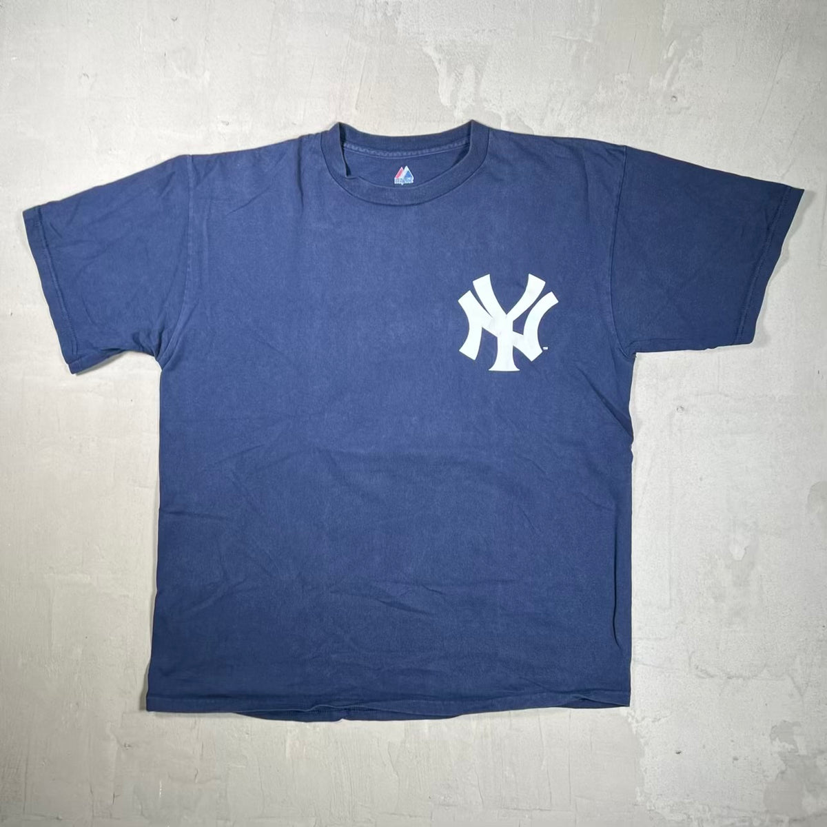 Yankees Jeter 2 Navy Blue Tee Size Large USED v20269