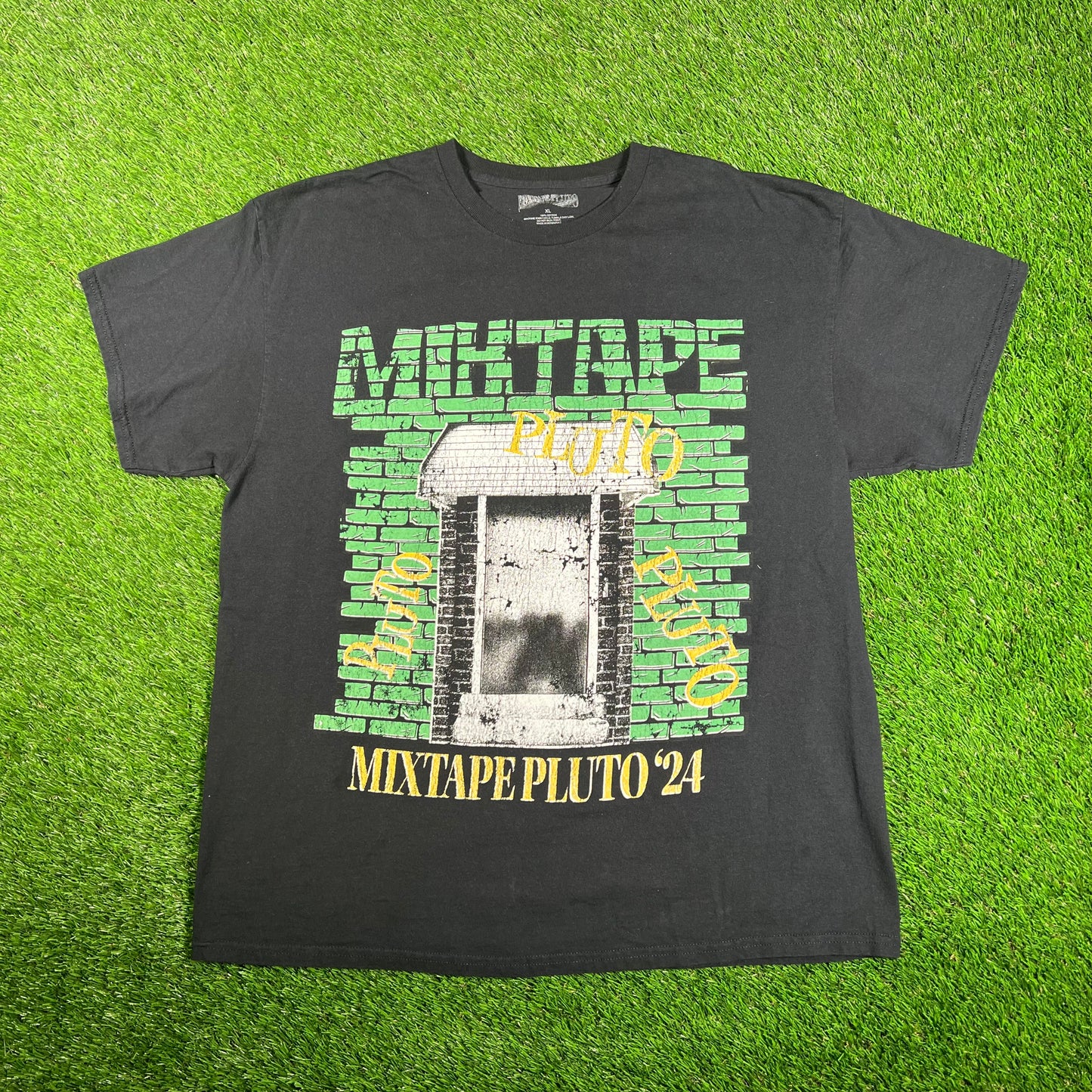 Future Mixtape Pluto 24 Tour Black Tee Size XL USED x15946