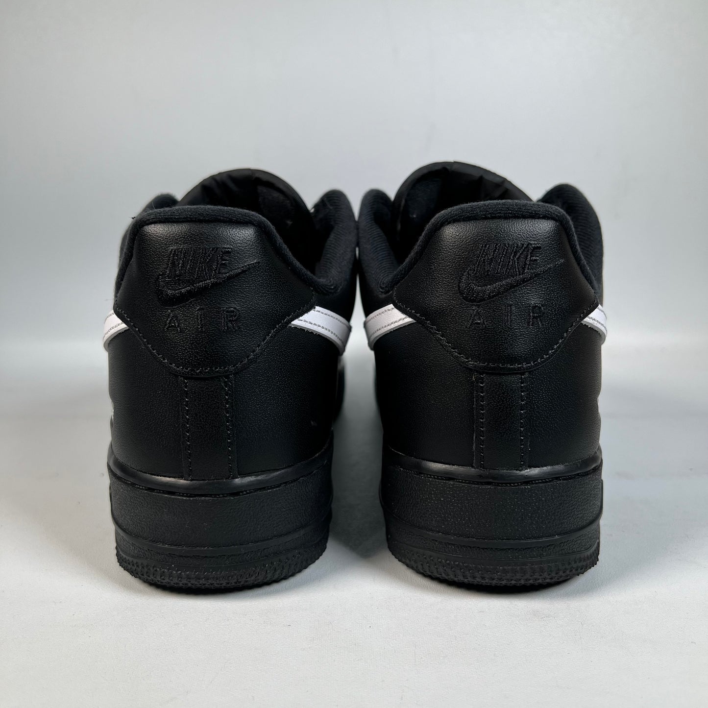 Air Force 1 Supreme Black White (2025) Size 9 USED s22194