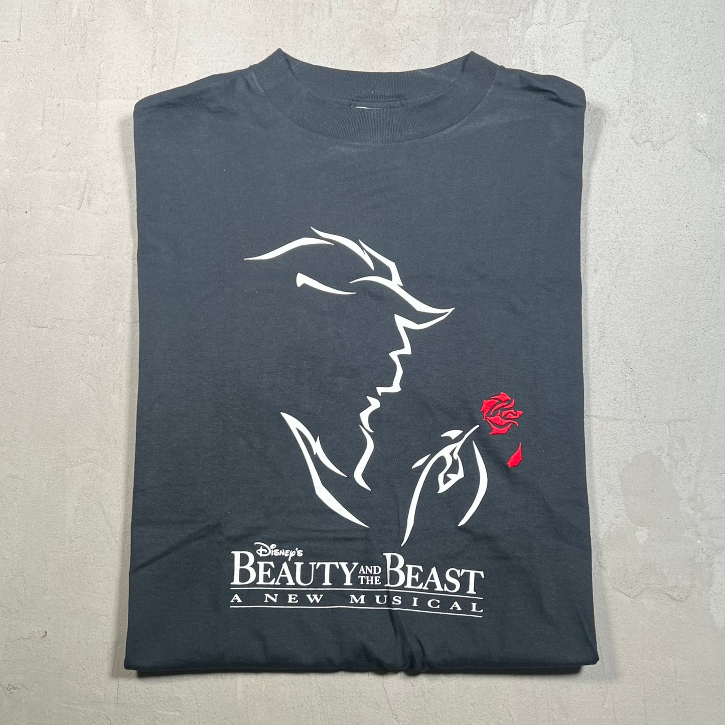 Disneys Beauty and the Beast New Musical Black Tee Size Large USED v14946