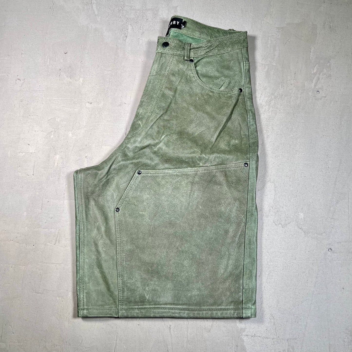 GV Gallery Green Leather Baggie Shorts Size Small USED x17505