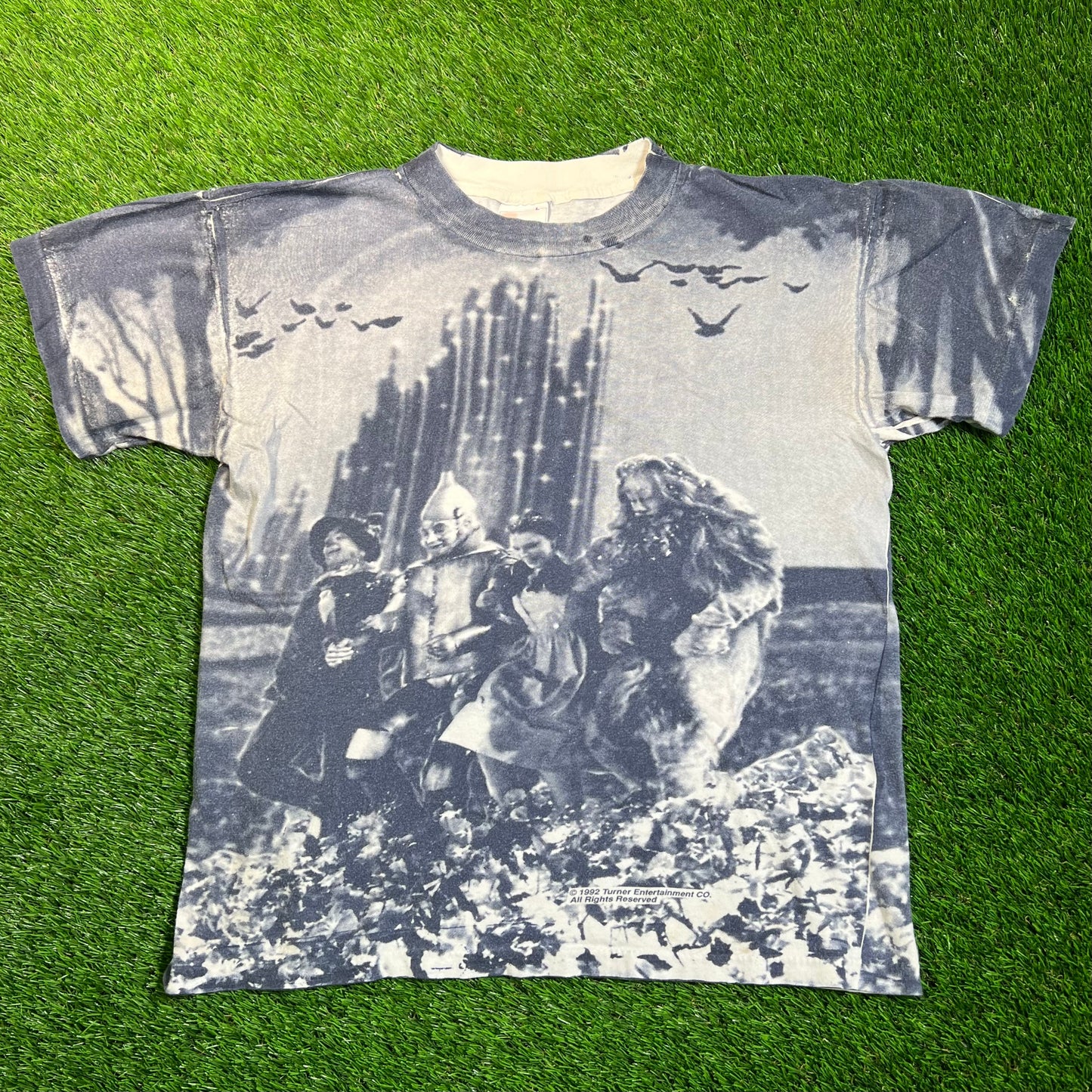 1992 Wizard of Oz AOP Tee Size Large USED v18812