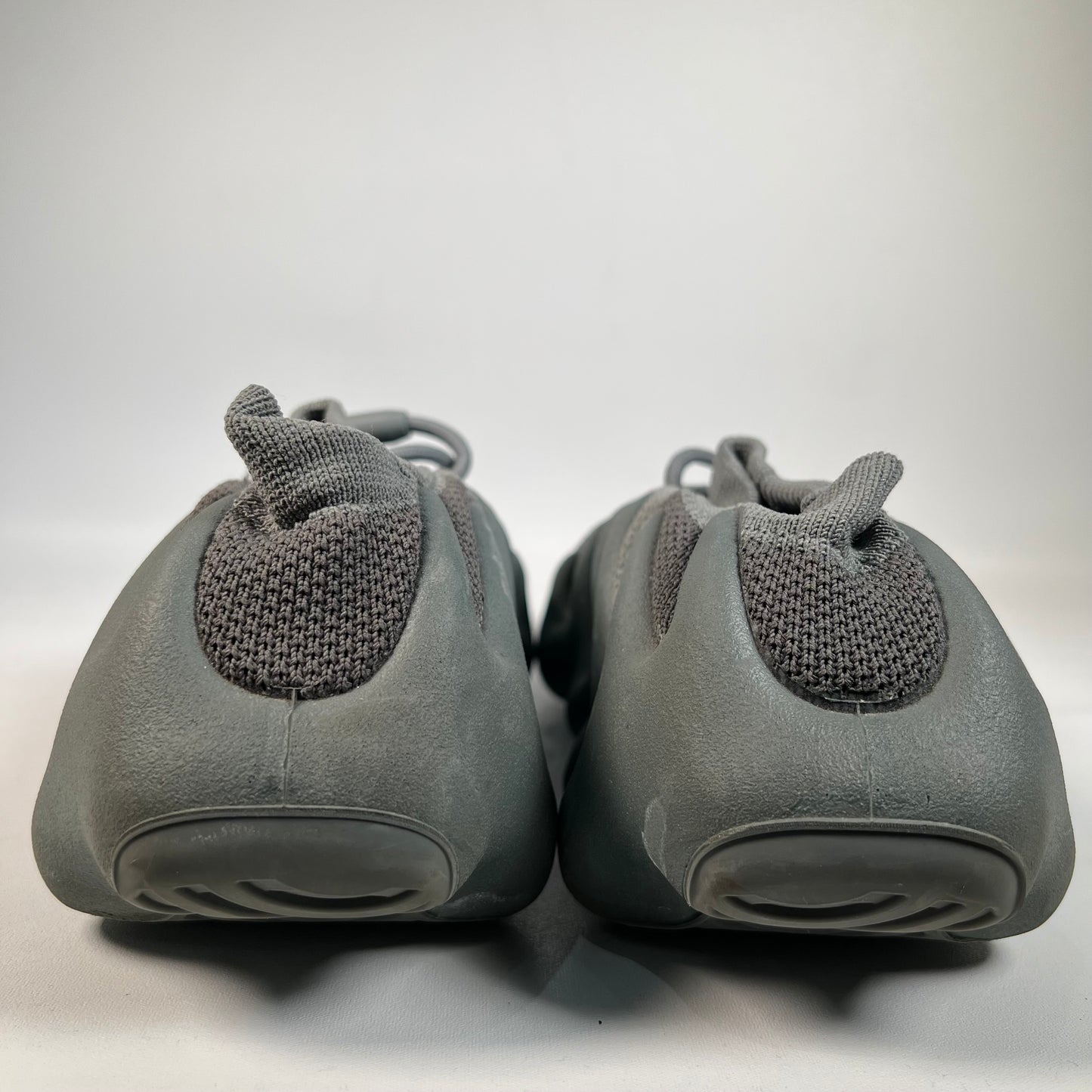 Yeezy 450 Stone Marine (2024) Size 10.5 USED s22262