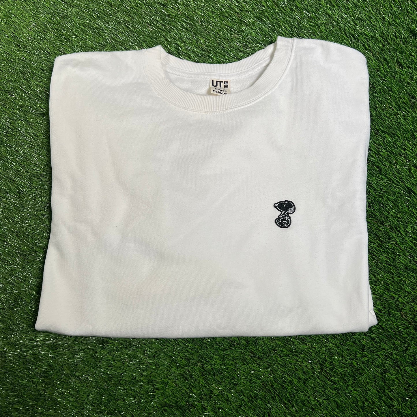 Uniqlo Kaws Peanuts White Crewneck Size Medium USED v17850