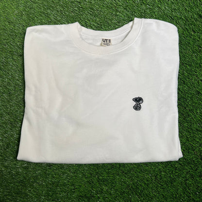 Uniqlo Kaws Peanuts White Crewneck Size Medium USED v17850