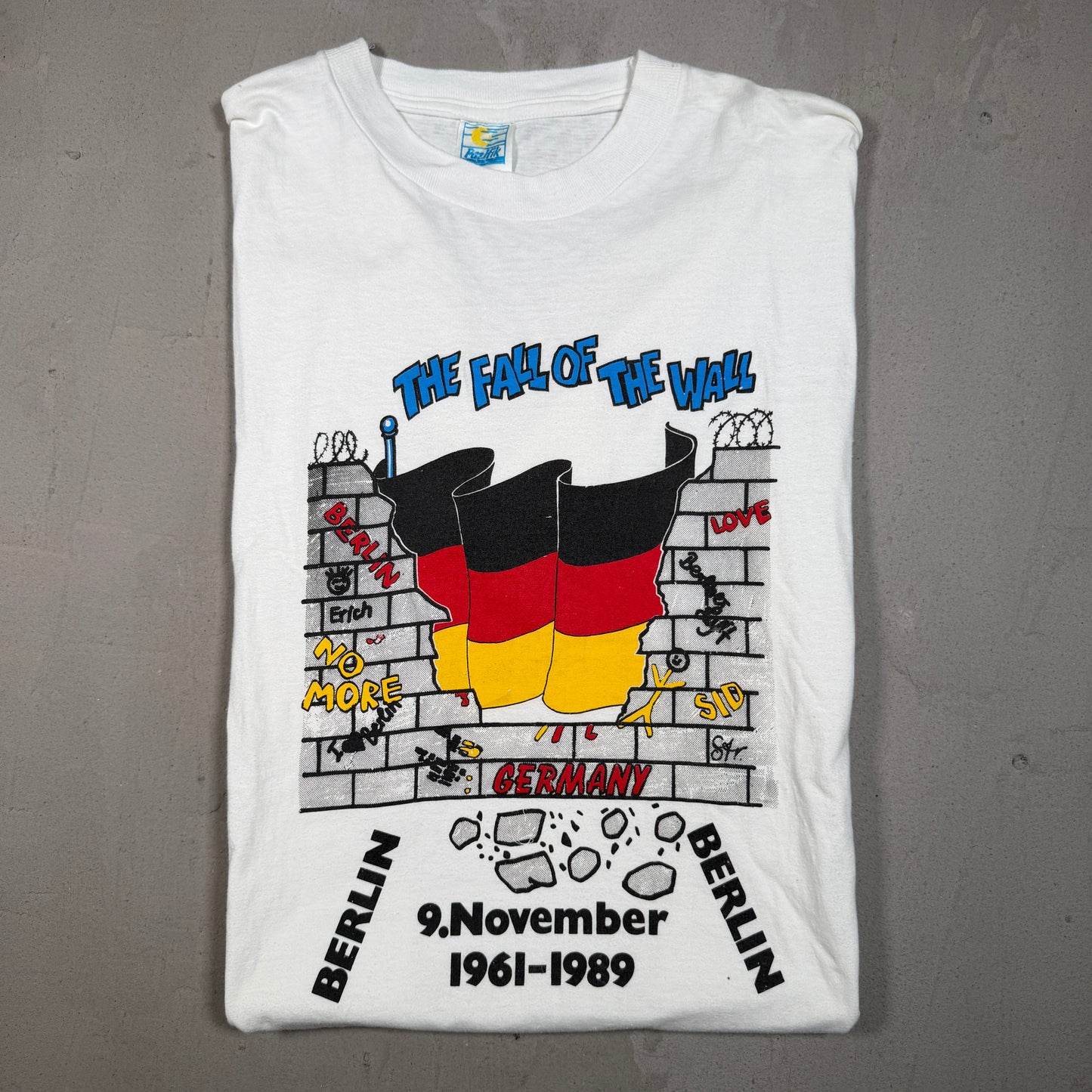 1989 "Fall of the Wall" White Berlin Wall Tee Size XL USED v16816