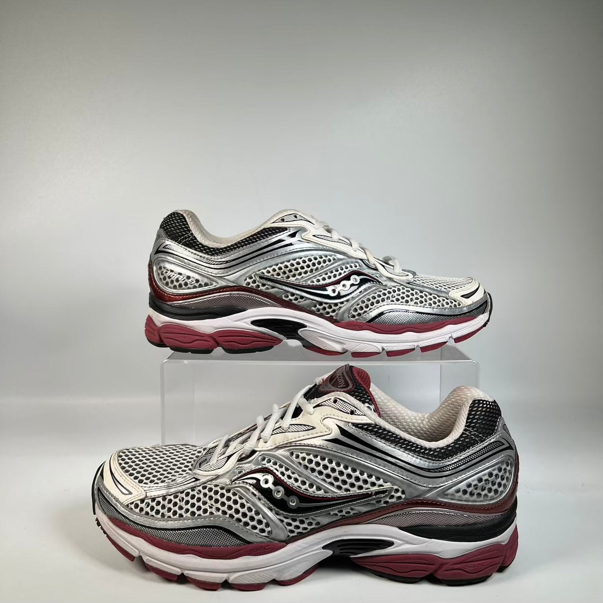 Saucony ProGrid Omni 9 White Silver Red (2023) Size 11 USED s23365
