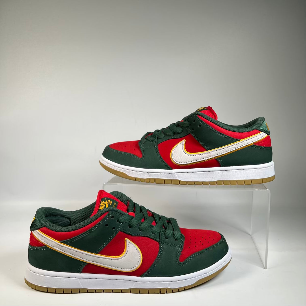 Nike SB Dunk Low Seattle Supersonics (2024) Size 9.5 USED s23580
