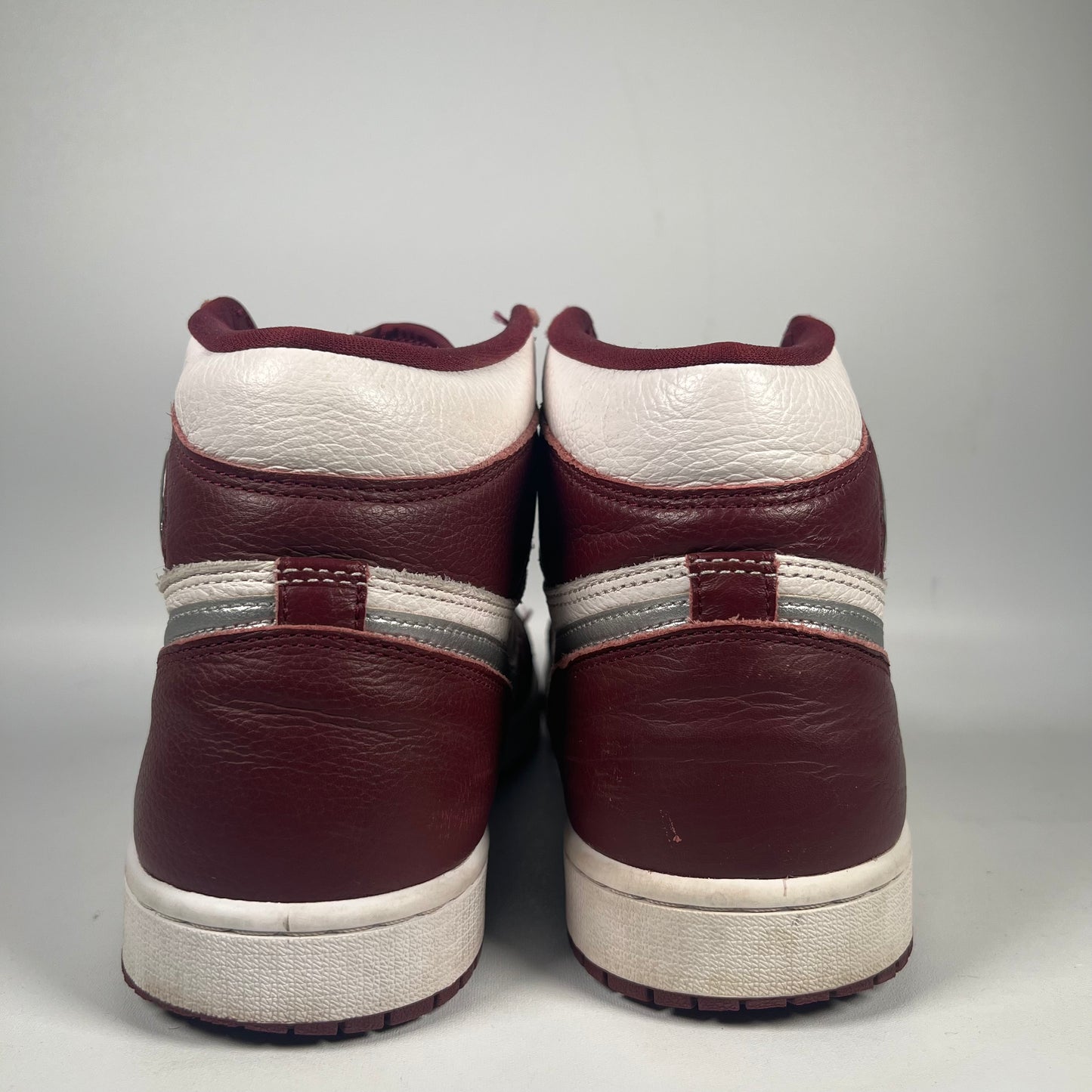 Jordan 1 Bordeaux Size 10 USED s17302