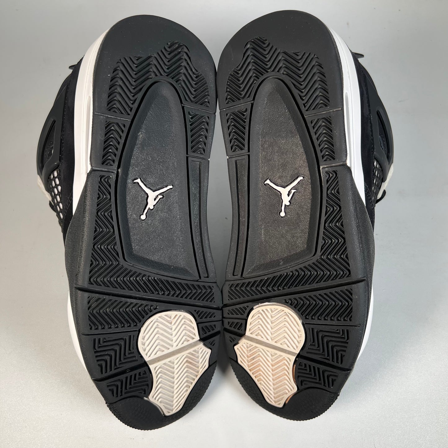 Jordan 4 White Thunder (2024) Size 8.5 USED s22320