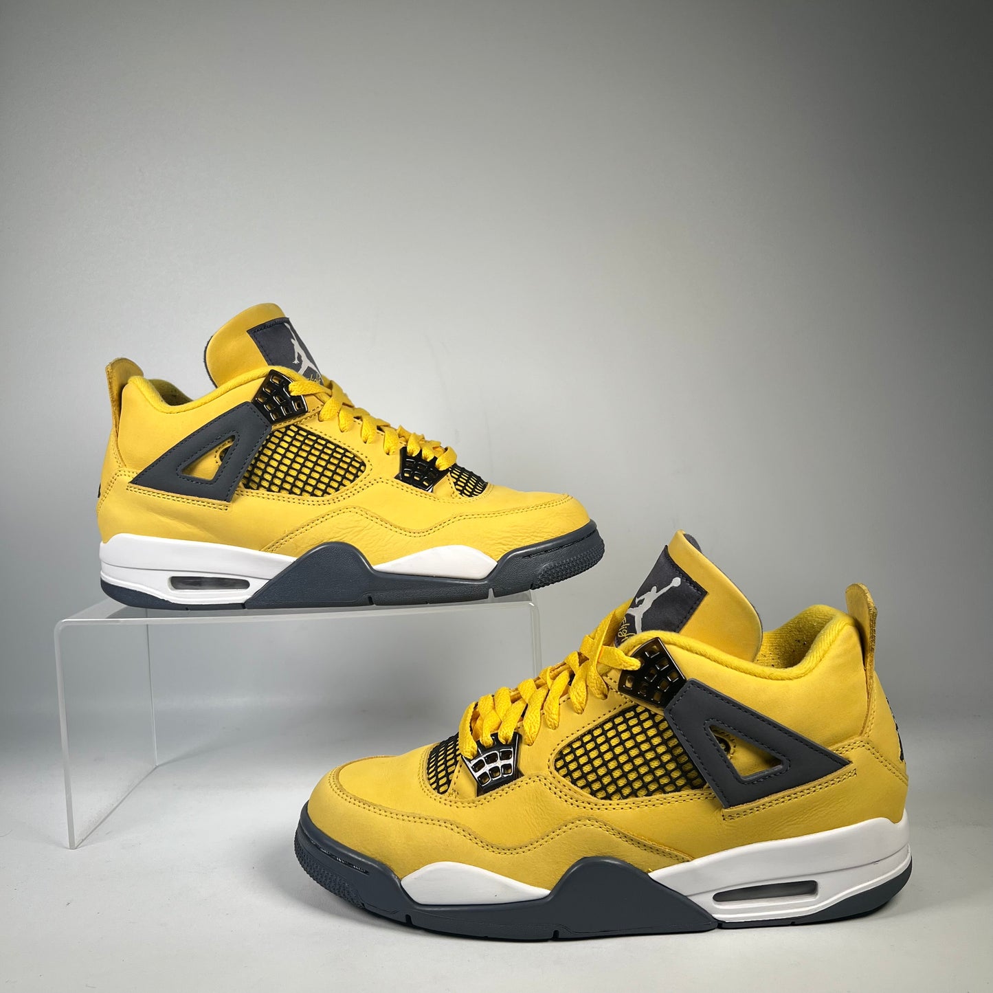 Jordan 4 Lightning (2021) Size 8.5 USED s21091