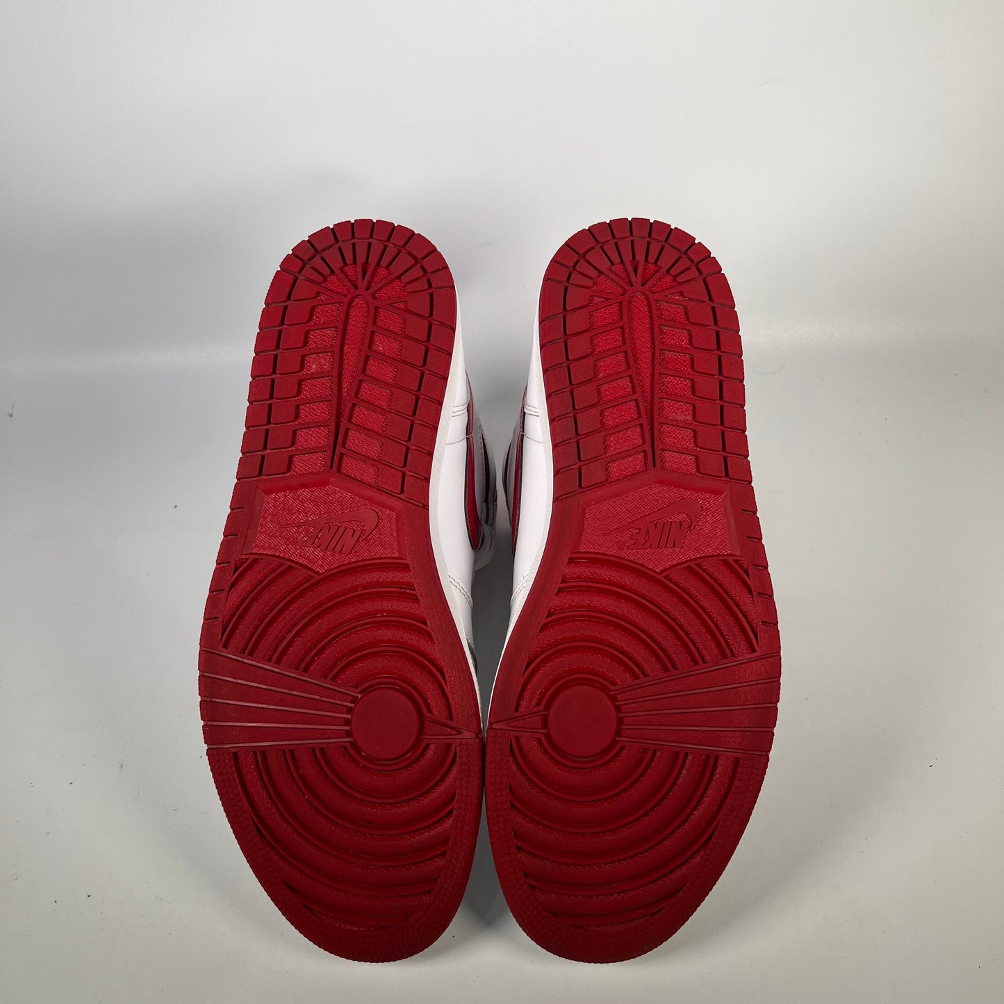Jordan 1 High Metallic Red (2017) Size 11.5 USED s18599