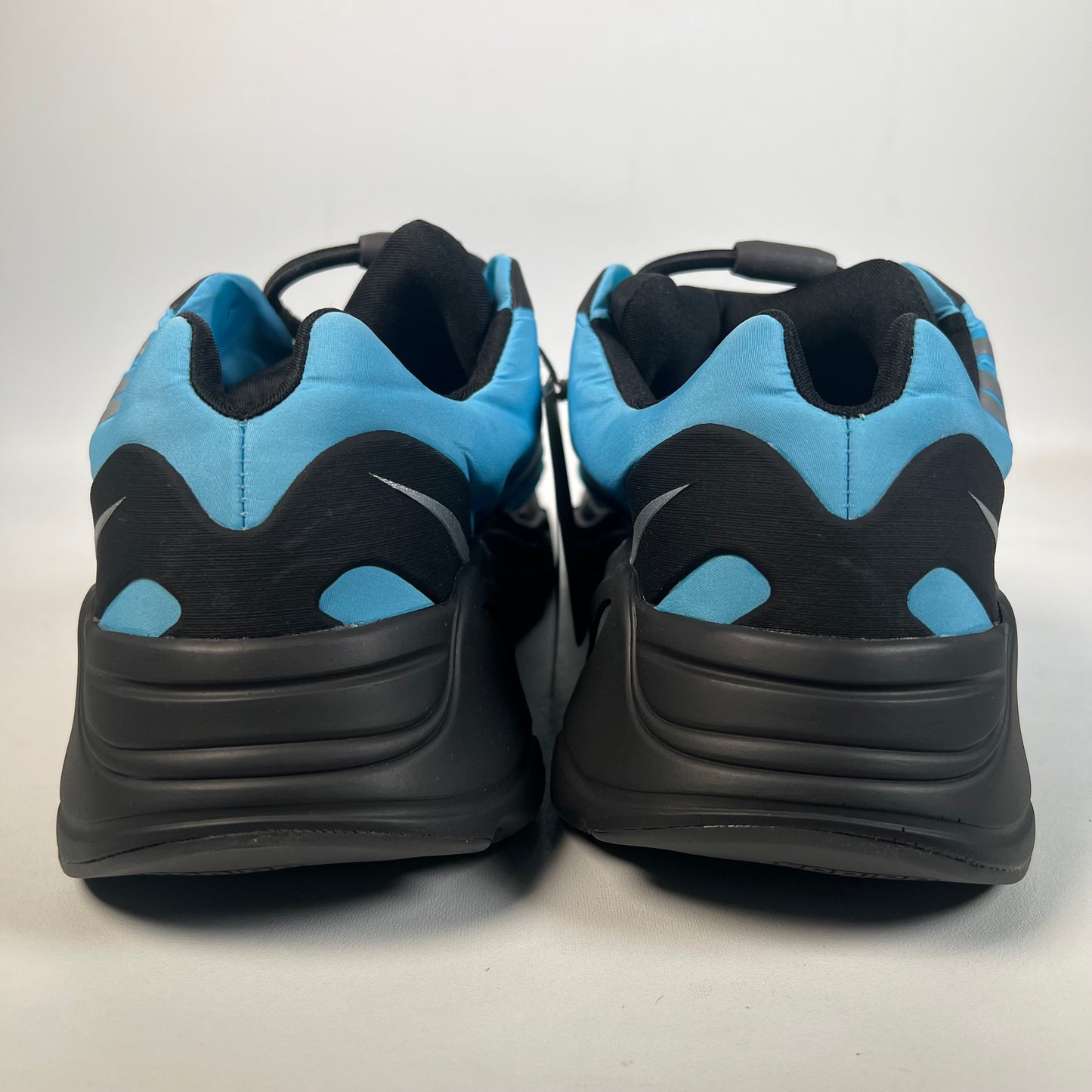 Adidas Yeezy 700 Mnvn Bright Cyan (2021) Size 8.5 NEW s22470