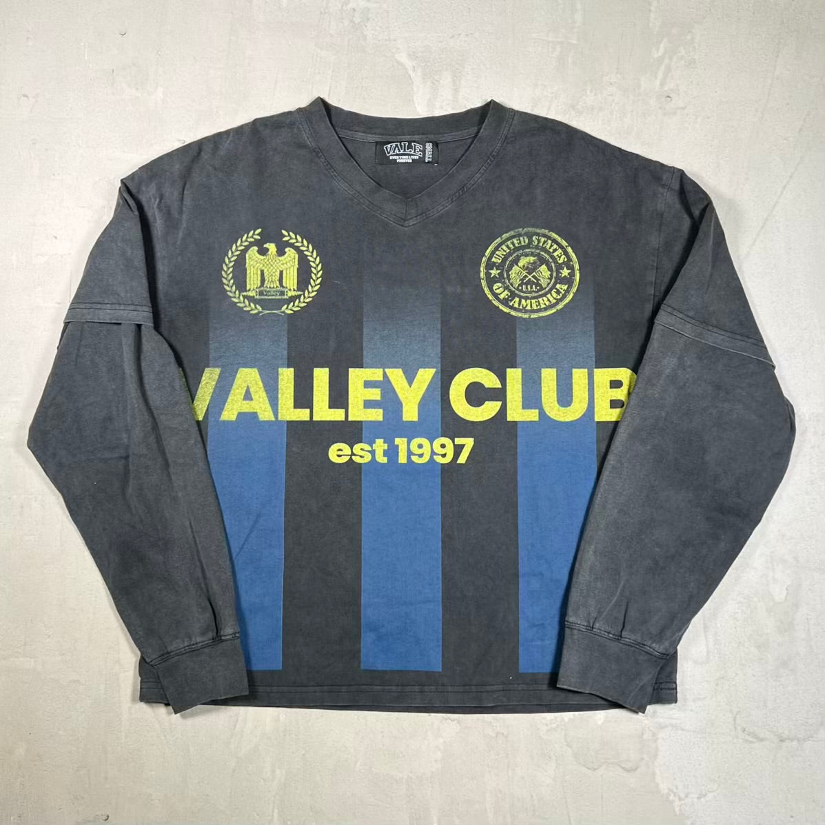 Vale Forever "Valley Club" Black Longsleeve Size Small USED x18911