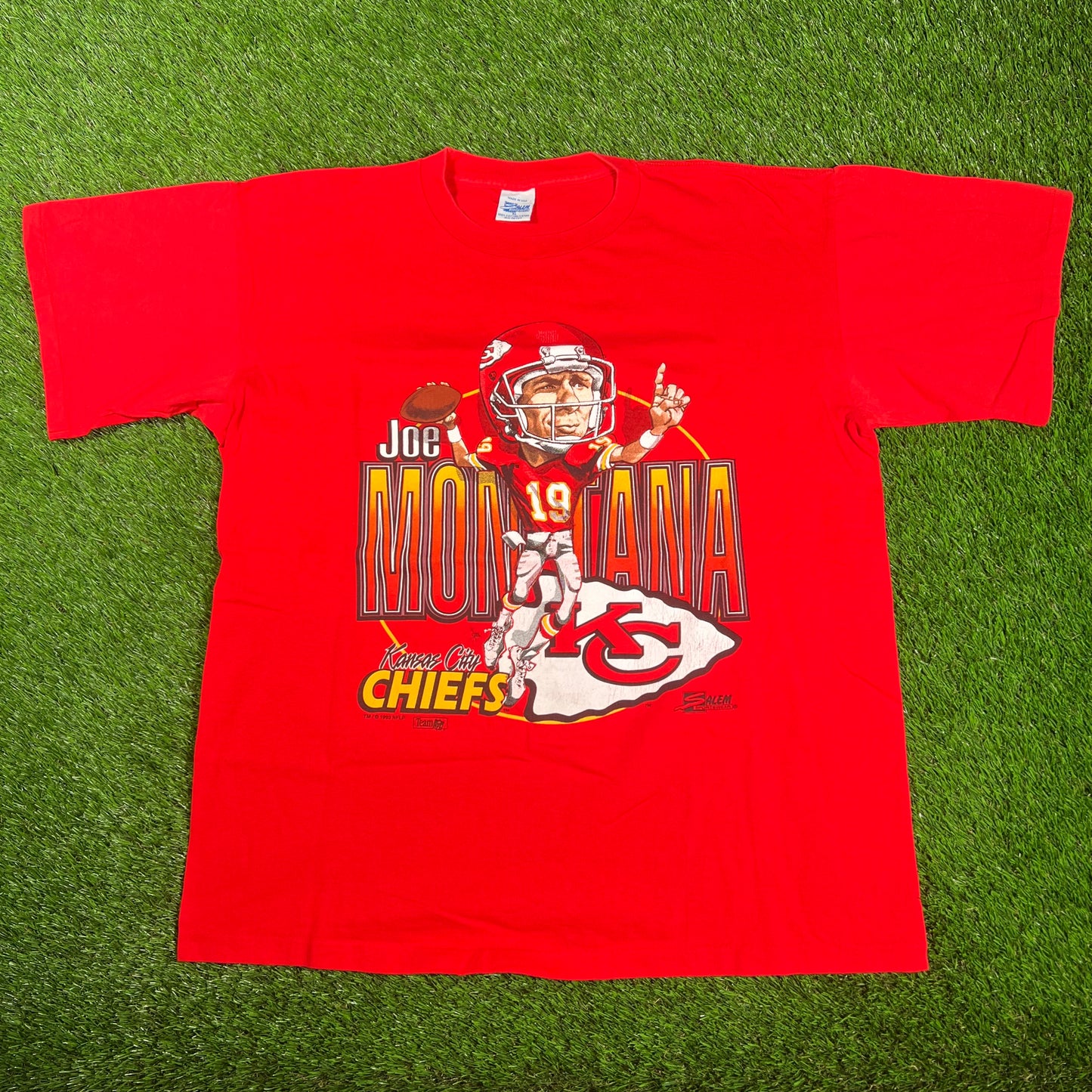 1993 Joe Montana Kansas City Chiefs Cartoon Red Tee Size XL USED v17802