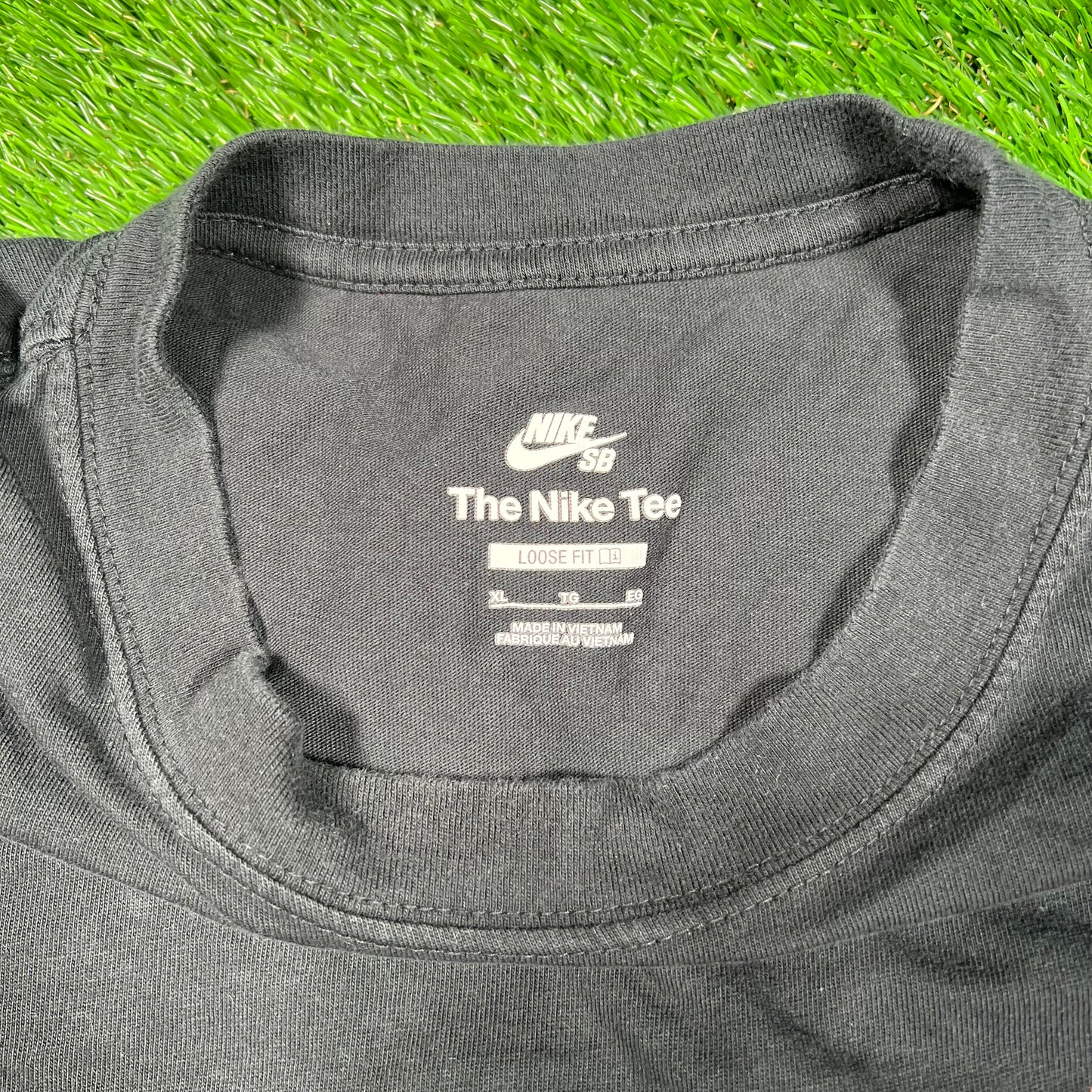 Nike SB Tow Truck Black Tee Size XL USED v18097