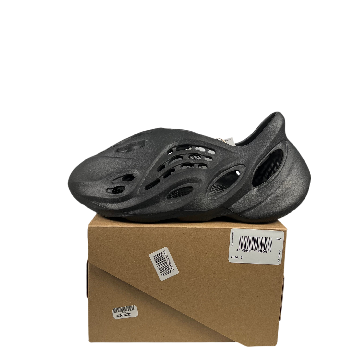 Yeezy Foam Runner Onyx (2024) Size 6 USED s18819