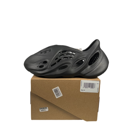 Yeezy Foam Runner Onyx (2024) Size 6 USED s18819