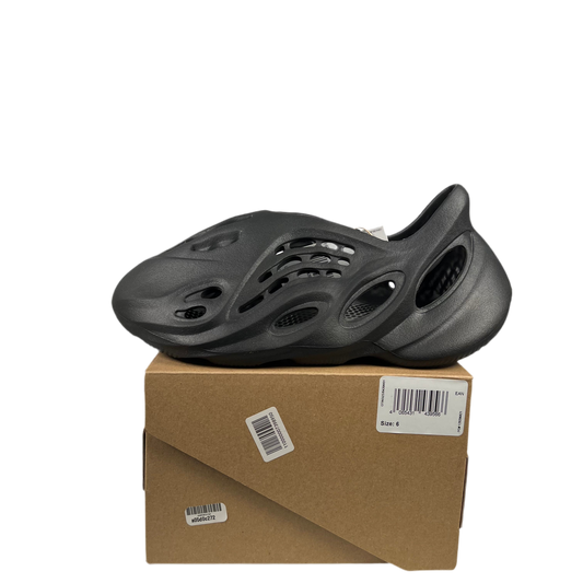 Yeezy Foam Runner Onyx (2024) Size 6 USED s18819