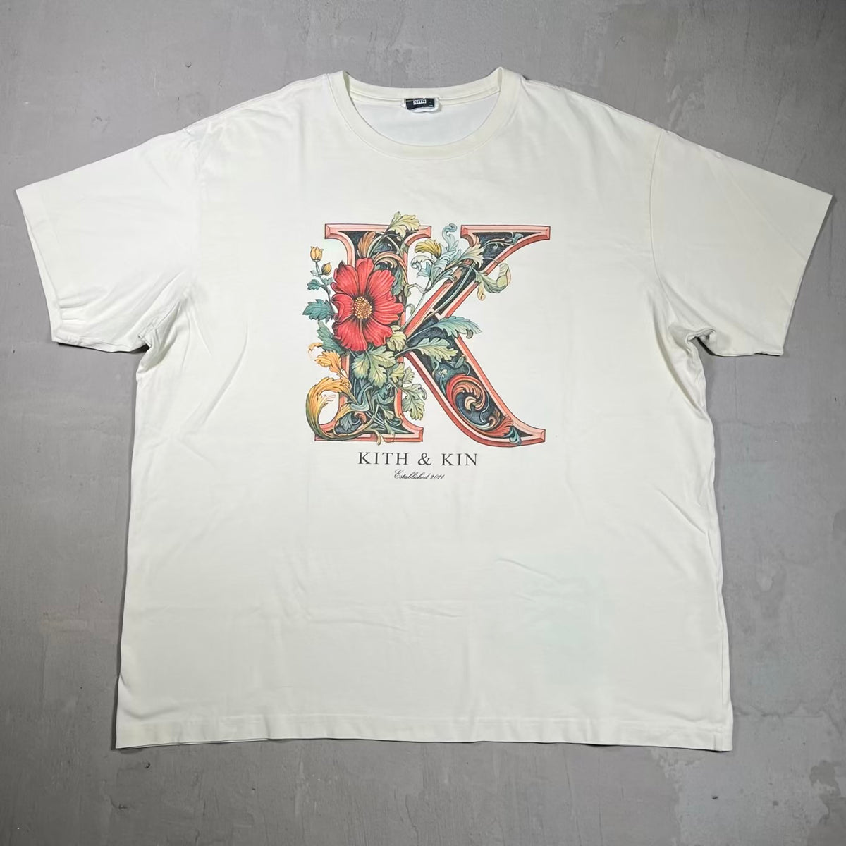 Kith and Kin "K" Floral Logo Tee Beige Size XXL USED x18379