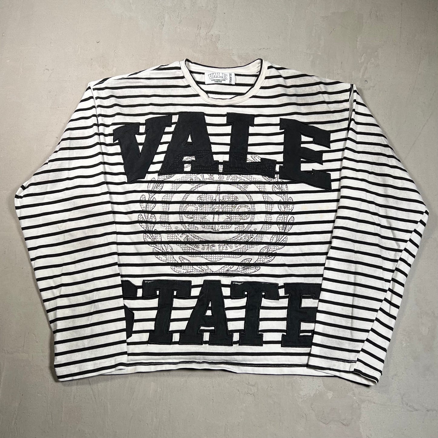 Vale Forever Stripe Emblem White/Black Longsleeve Size XL USED x17589