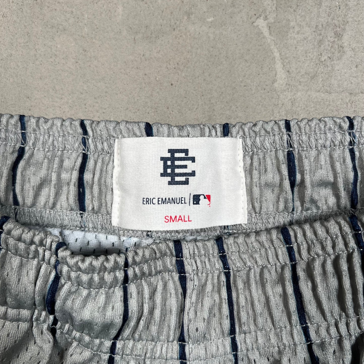 Eric Emanuel New York Yankees Pinstripe Grey Shorts Size Small USED x17598
