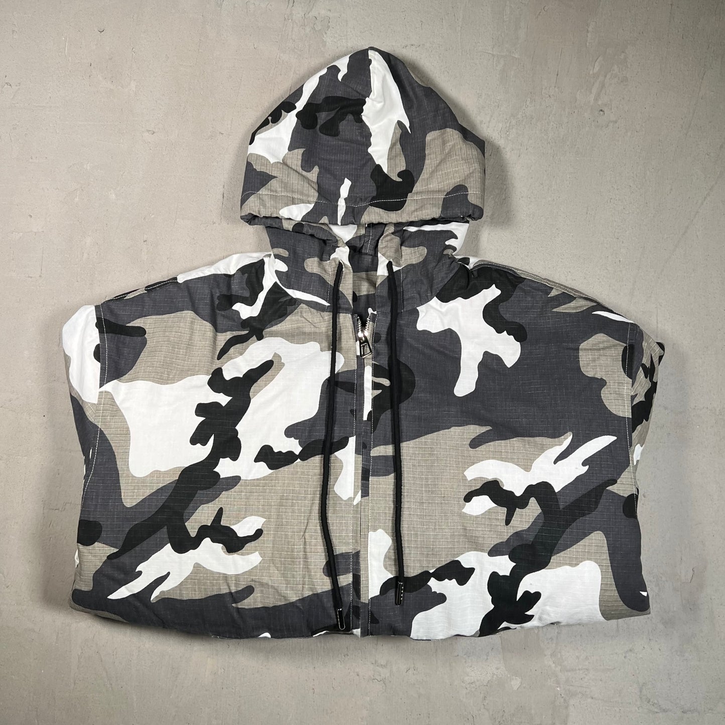 GV Gallery Raspberry Deron Winter Camo Jacket Size Large USED x17439