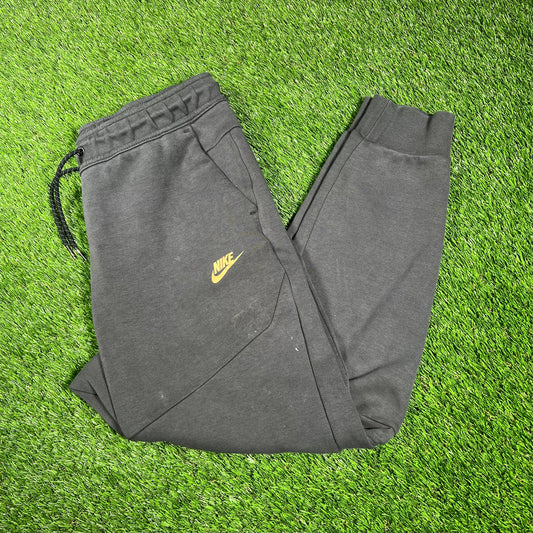 Nike Tech Washed Grey Sweatpants Size Medium USED v17398