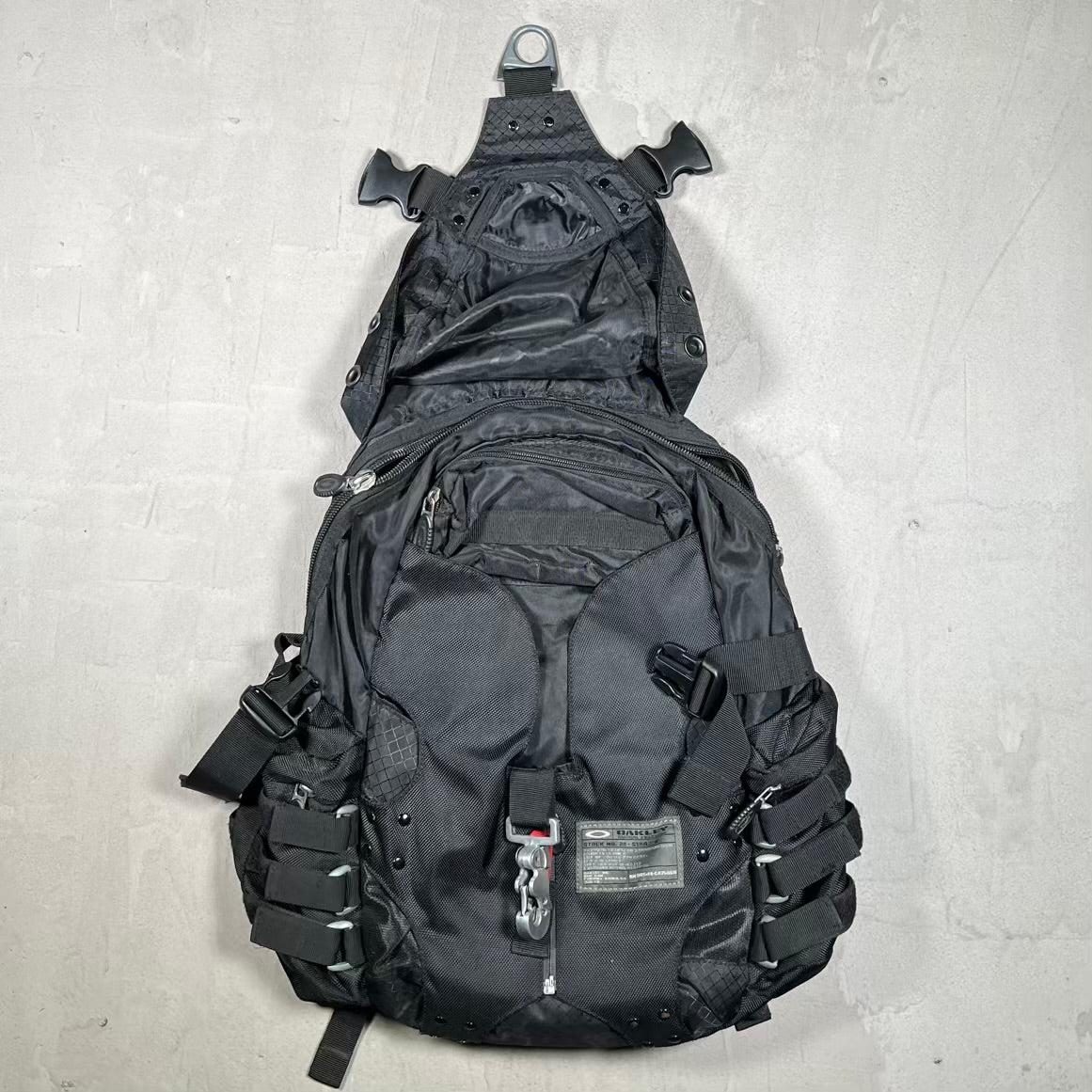 Y2K Oakley Kitchen Sink Backpack Black USED v20286