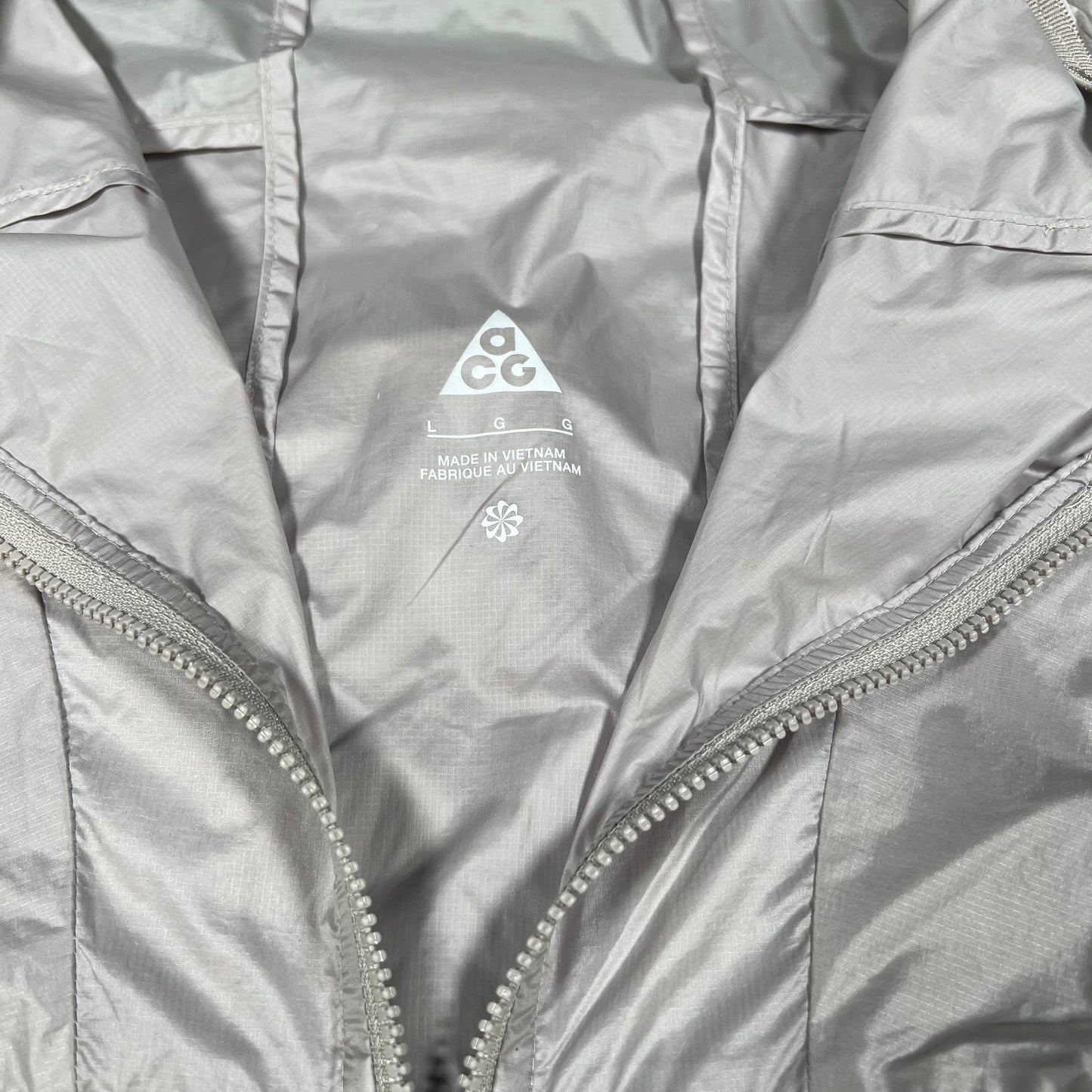 Nike ACG Light Grey Windbreaker Size Large NEW x14298