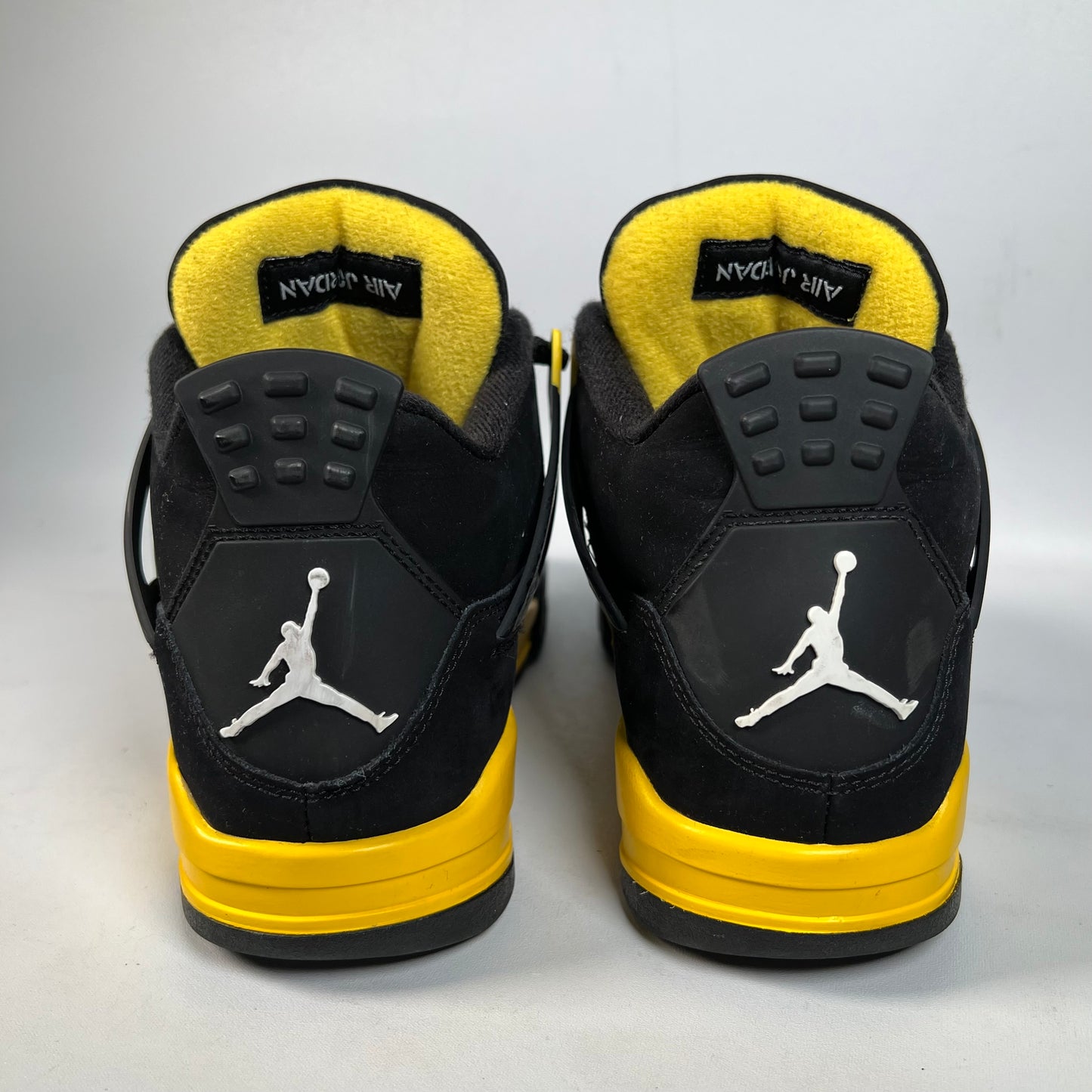 Jordan 4 Thunder (2023) Size 8.5 USED s21834