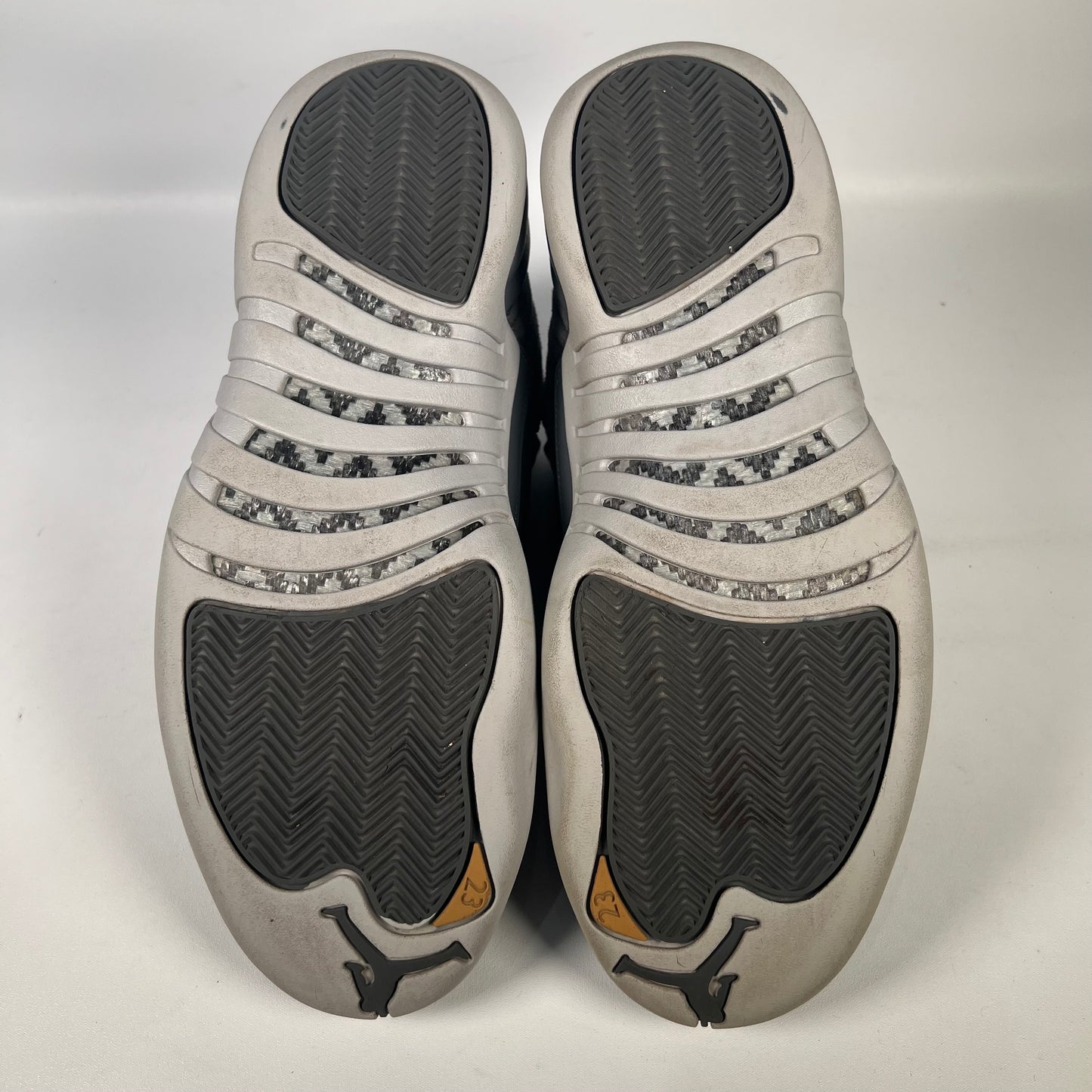 Jordan 12 Dark Grey (2017) Size 9 USED s19845