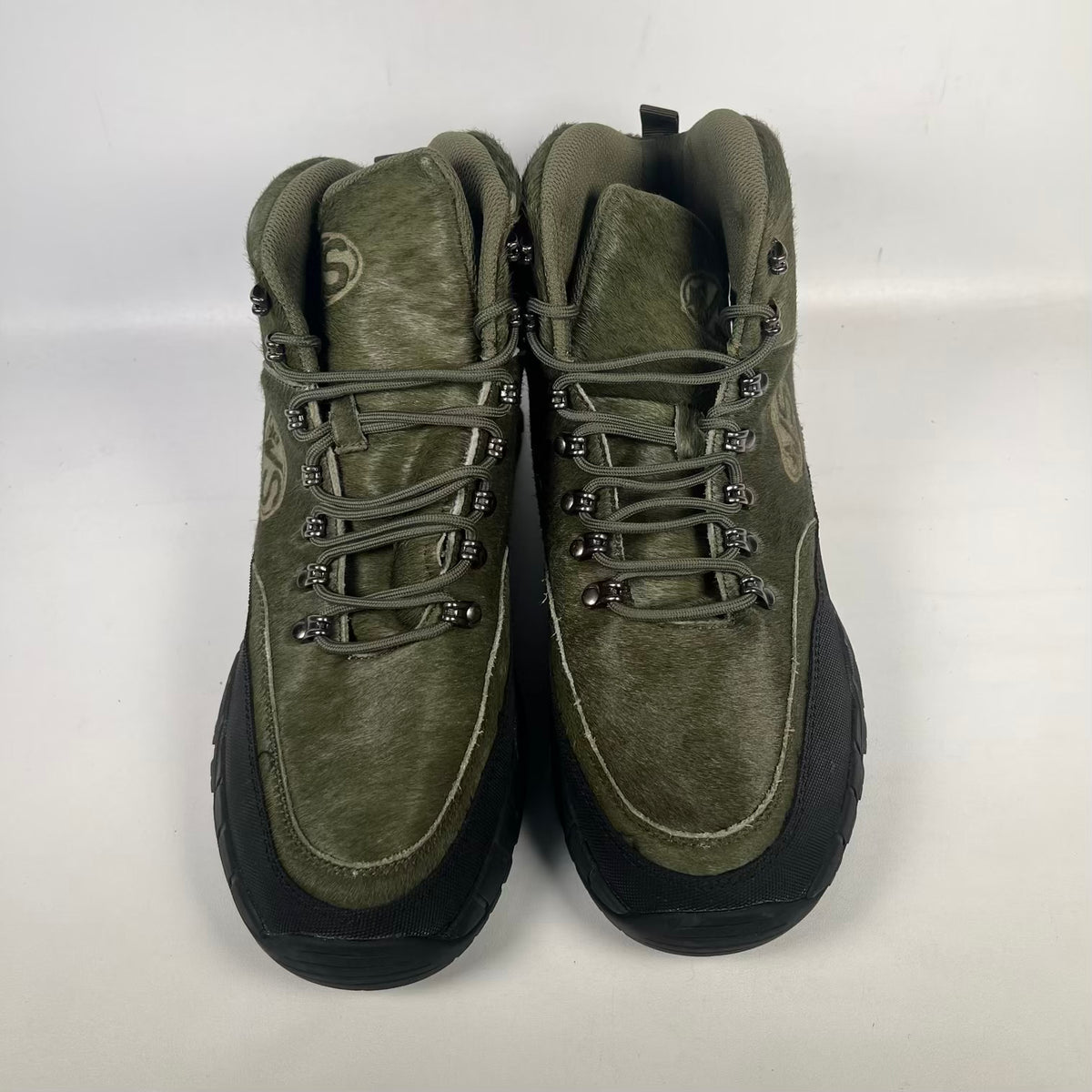 Vale Forever Grinch Hikers Size 12 USED s23809