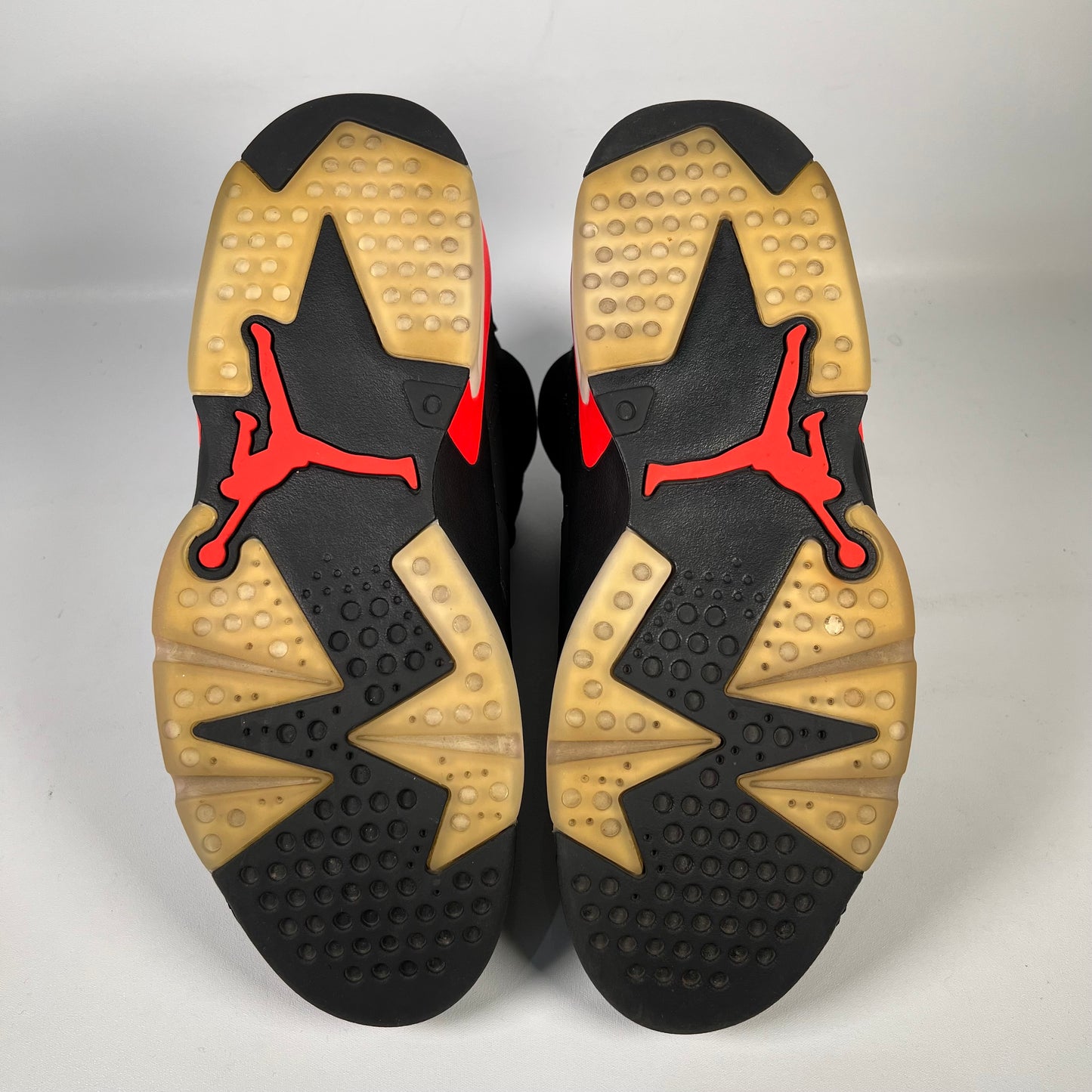 Jordan 6 Infrared (2019) Size 9 USED s20042